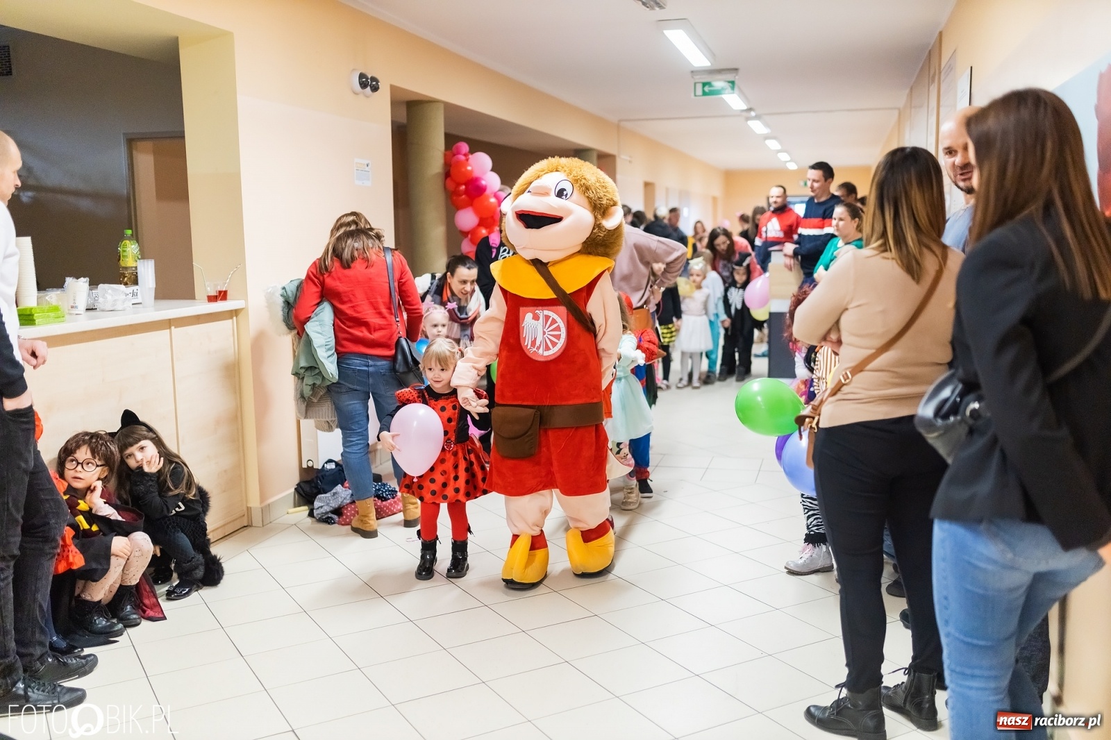 Zdjęcie w galerii na portalu naszraciborz.pl: Karnawałowy bal w Arenie Rafako na zakończenie ferii [FOTO] wiadomości z regionu