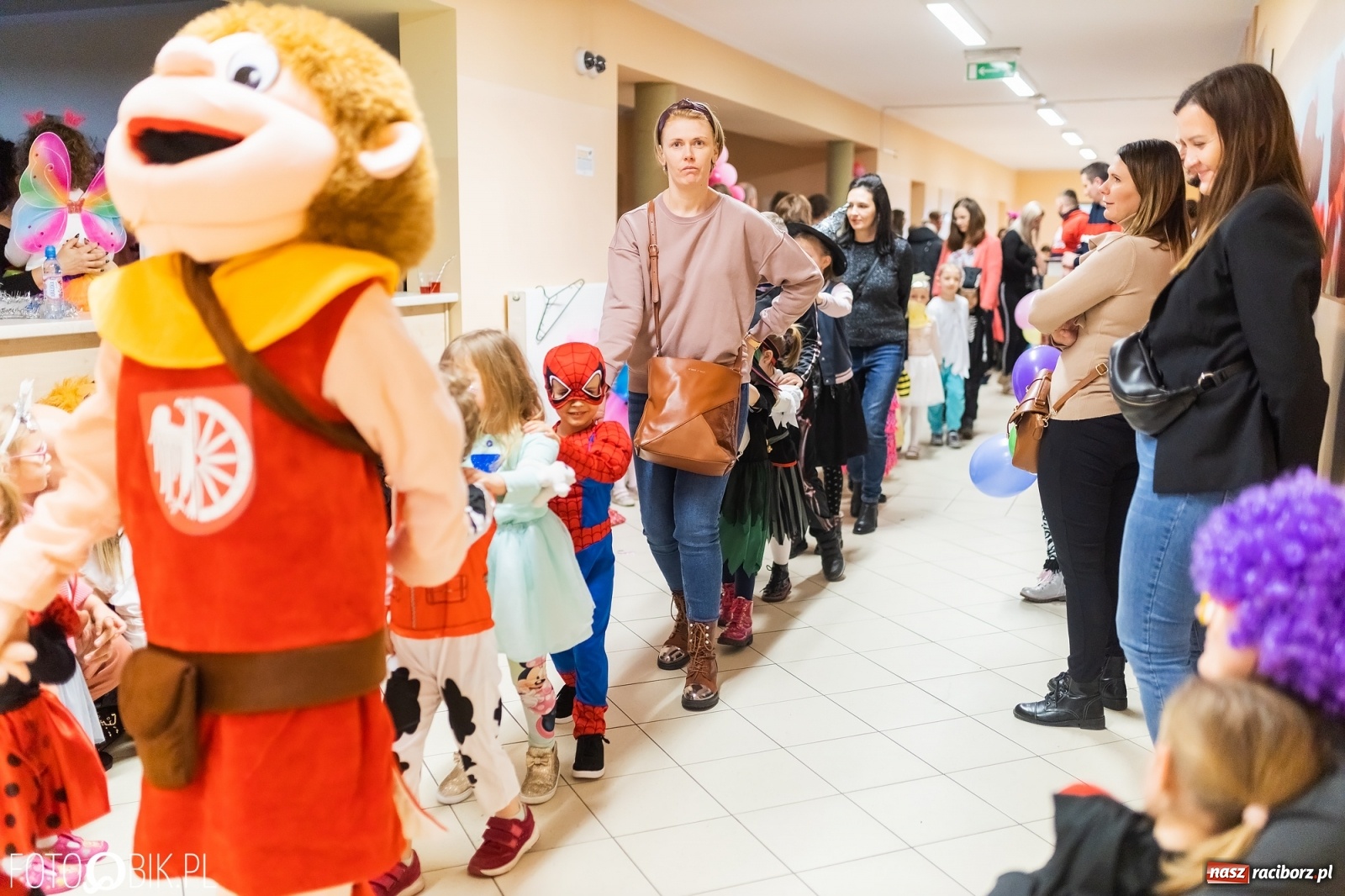 Zdjęcie w galerii na portalu naszraciborz.pl: Karnawałowy bal w Arenie Rafako na zakończenie ferii [FOTO] wiadomości z regionu