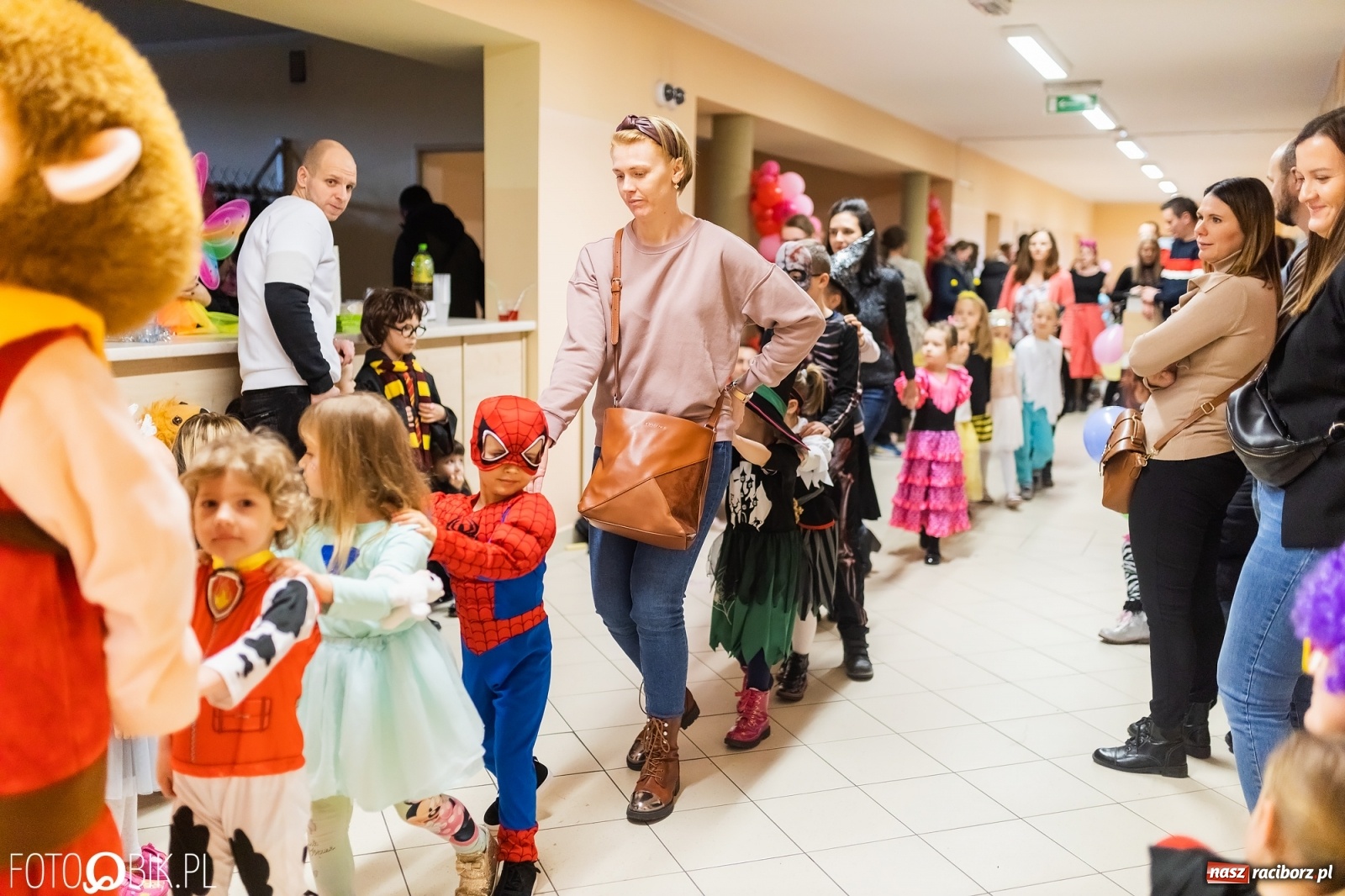 Zdjęcie w galerii na portalu naszraciborz.pl: Karnawałowy bal w Arenie Rafako na zakończenie ferii [FOTO] wiadomości z regionu