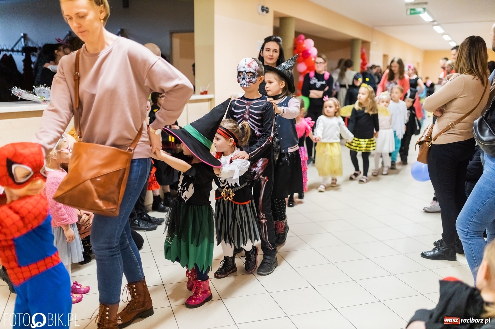 Zdjęcie w galerii na portalu naszraciborz.pl: Karnawałowy bal w Arenie Rafako na zakończenie ferii [FOTO] wiadomości z regionu