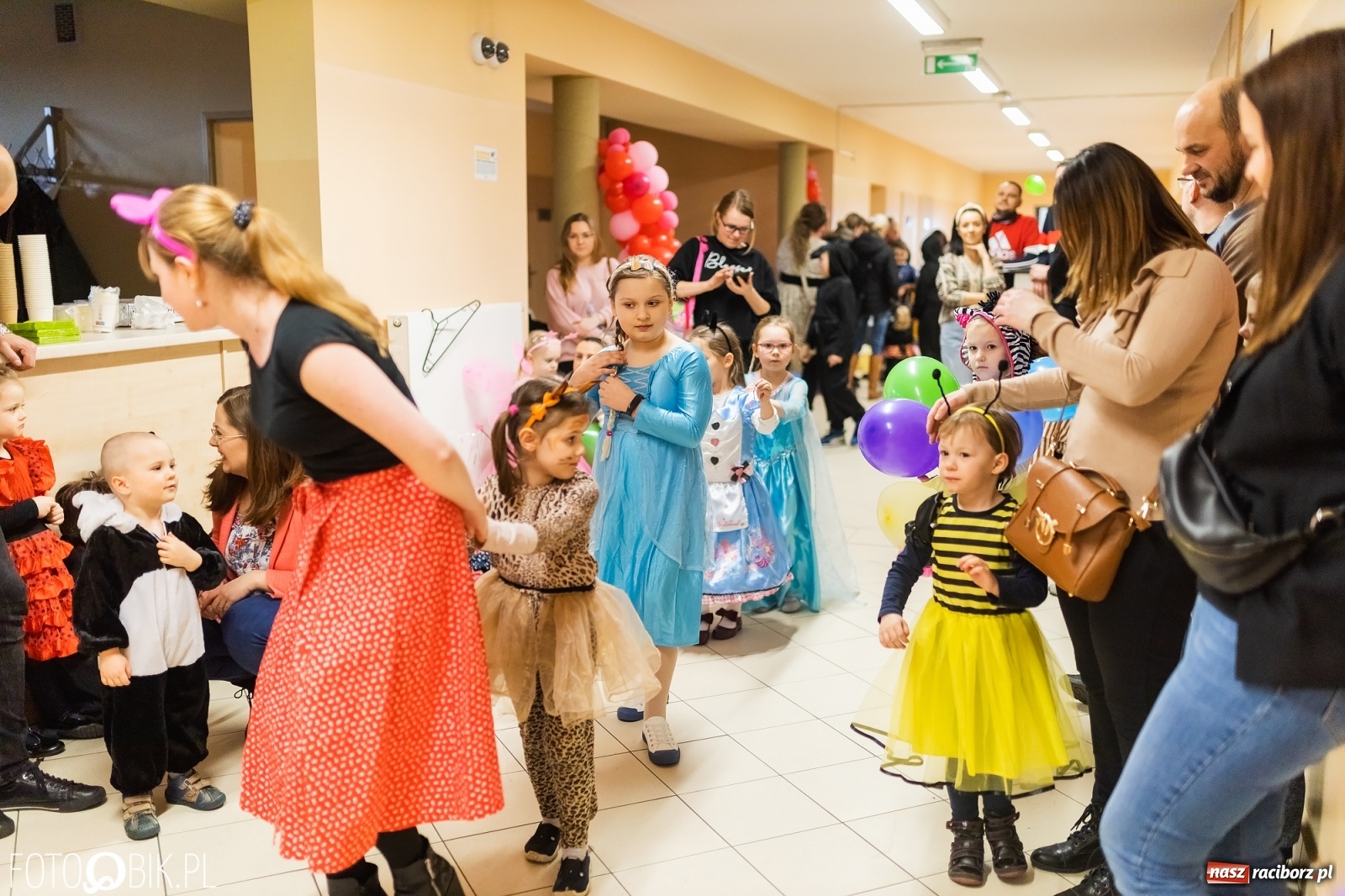 Zdjęcie w galerii na portalu naszraciborz.pl: Karnawałowy bal w Arenie Rafako na zakończenie ferii [FOTO] wiadomości z regionu