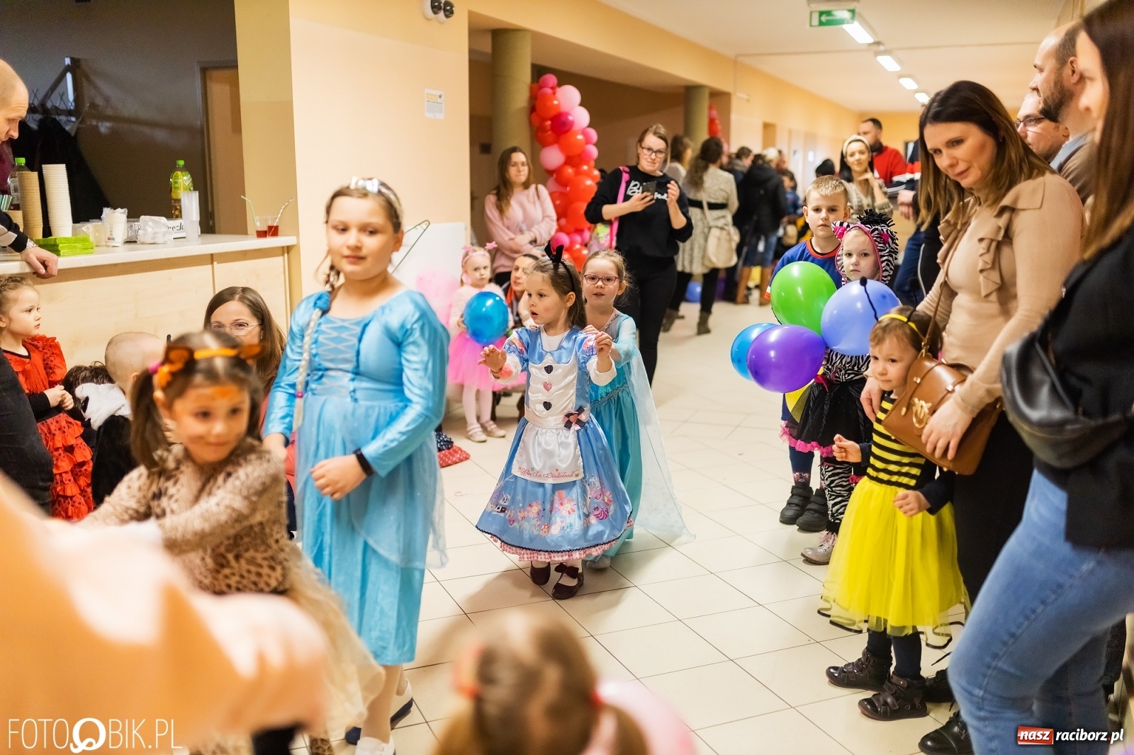 Zdjęcie w galerii na portalu naszraciborz.pl: Karnawałowy bal w Arenie Rafako na zakończenie ferii [FOTO] wiadomości z regionu