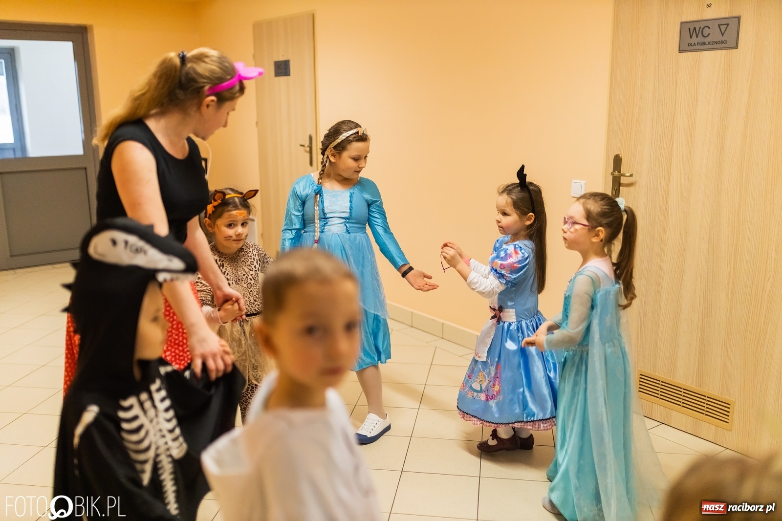 Zdjęcie w galerii na portalu naszraciborz.pl: Karnawałowy bal w Arenie Rafako na zakończenie ferii [FOTO] wiadomości z regionu