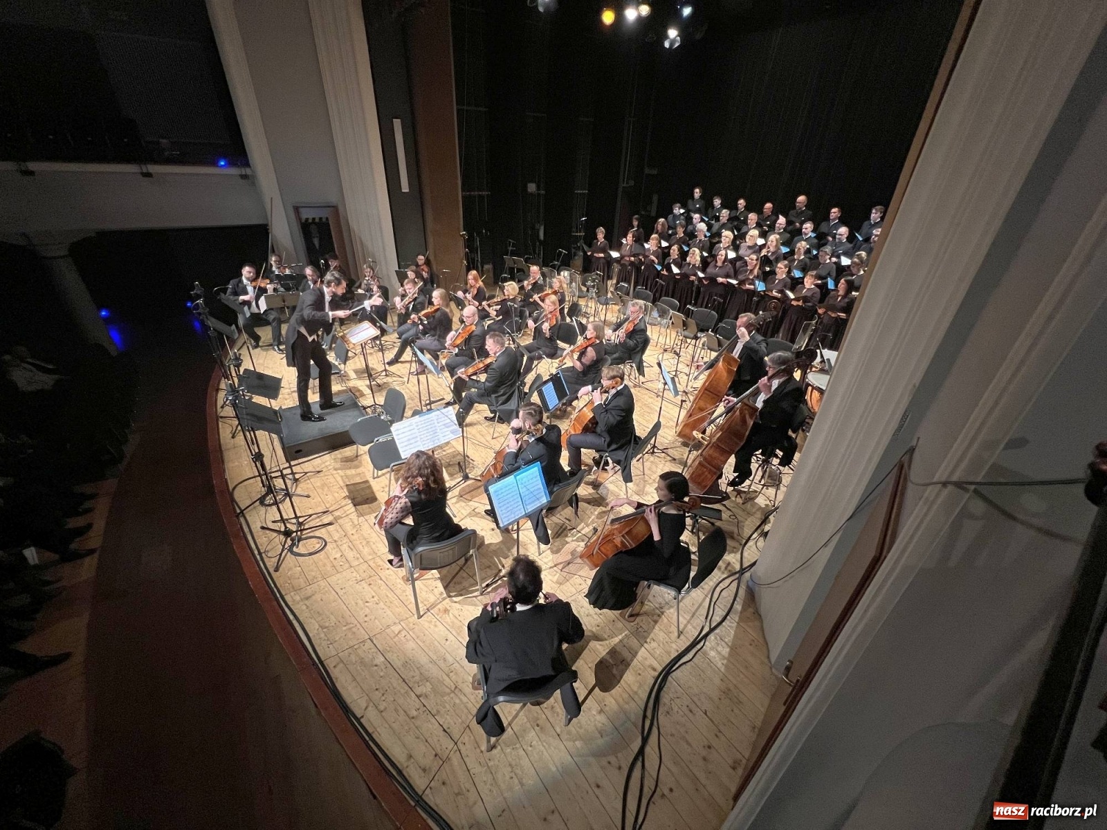 Zdjęcie w galerii na portalu naszraciborz.pl: Muzyka aniołów - prapremiera utworu Adama Wesołowskiego w Raciborzu [FOTO i WIDEO] wiadomości z regionu