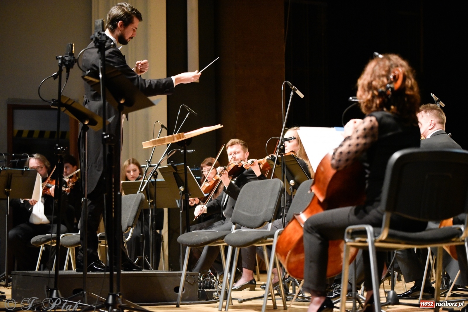 Zdjęcie w galerii na portalu naszraciborz.pl: Muzyka aniołów - prapremiera utworu Adama Wesołowskiego w Raciborzu [FOTO i WIDEO] wiadomości z regionu