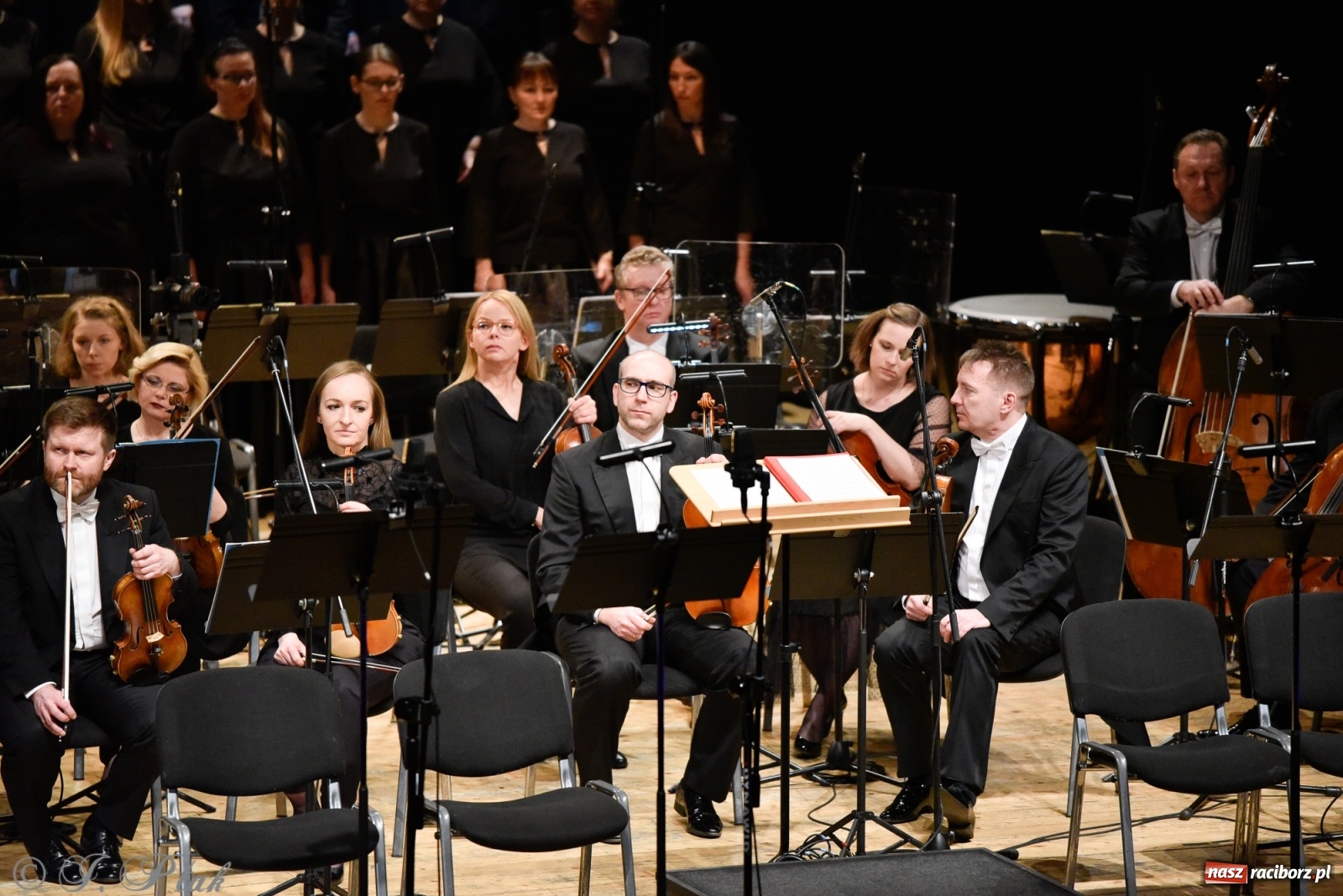 Zdjęcie w galerii na portalu naszraciborz.pl: Muzyka aniołów - prapremiera utworu Adama Wesołowskiego w Raciborzu [FOTO i WIDEO] wiadomości z regionu