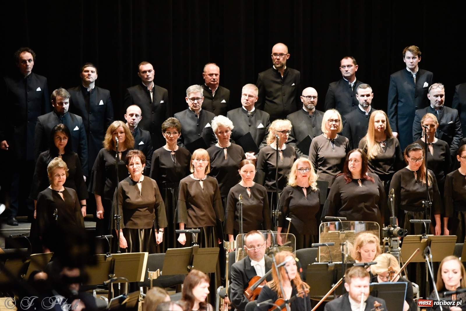 Zdjęcie w galerii na portalu naszraciborz.pl: Muzyka aniołów - prapremiera utworu Adama Wesołowskiego w Raciborzu [FOTO i WIDEO] wiadomości z regionu