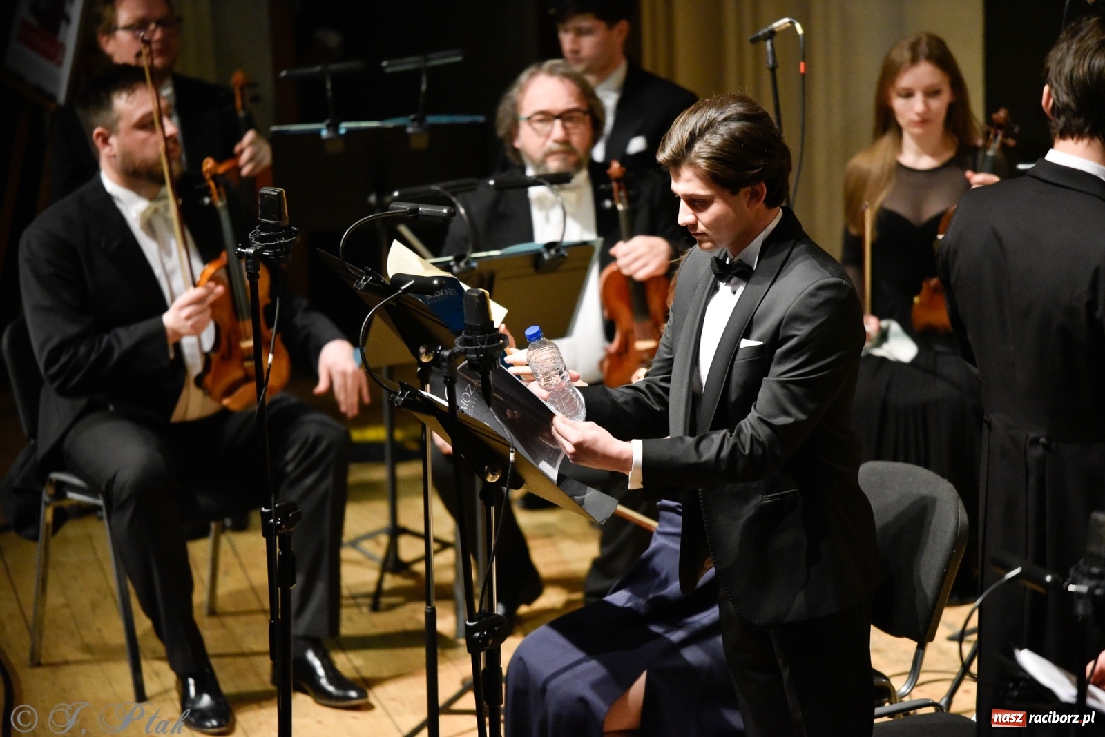 Zdjęcie w galerii na portalu naszraciborz.pl: Muzyka aniołów - prapremiera utworu Adama Wesołowskiego w Raciborzu [FOTO i WIDEO] wiadomości z regionu