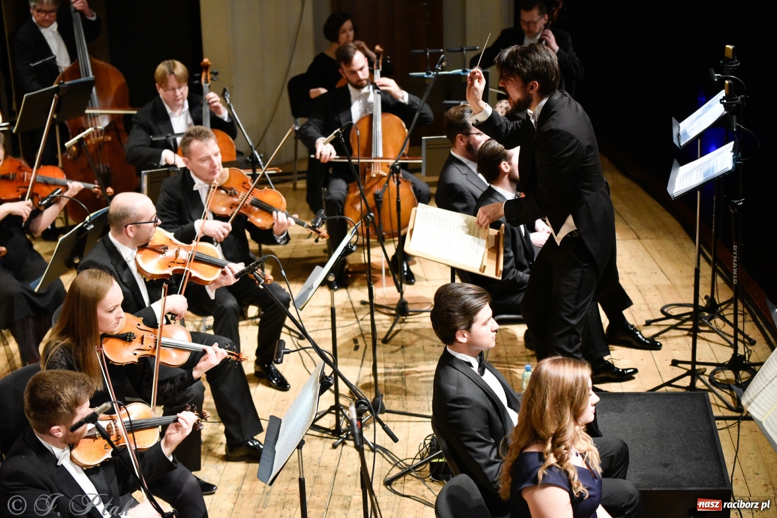 Zdjęcie w galerii na portalu naszraciborz.pl: Muzyka aniołów - prapremiera utworu Adama Wesołowskiego w Raciborzu [FOTO i WIDEO] wiadomości z regionu