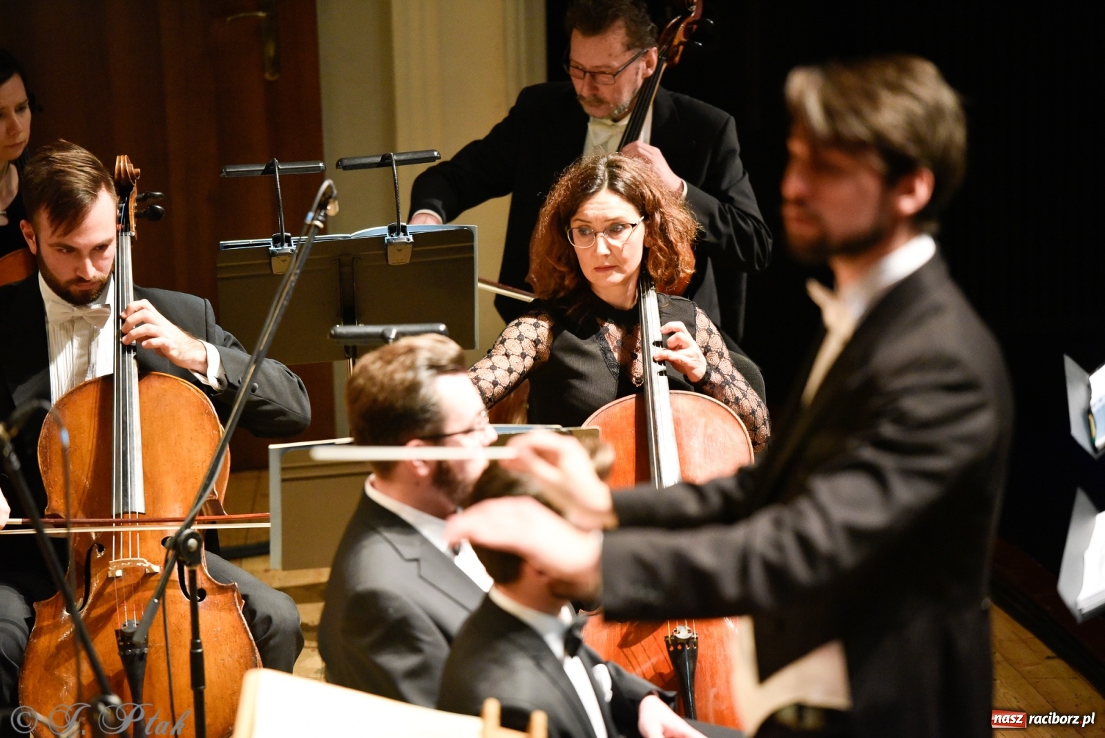 Zdjęcie w galerii na portalu naszraciborz.pl: Muzyka aniołów - prapremiera utworu Adama Wesołowskiego w Raciborzu [FOTO i WIDEO] wiadomości z regionu