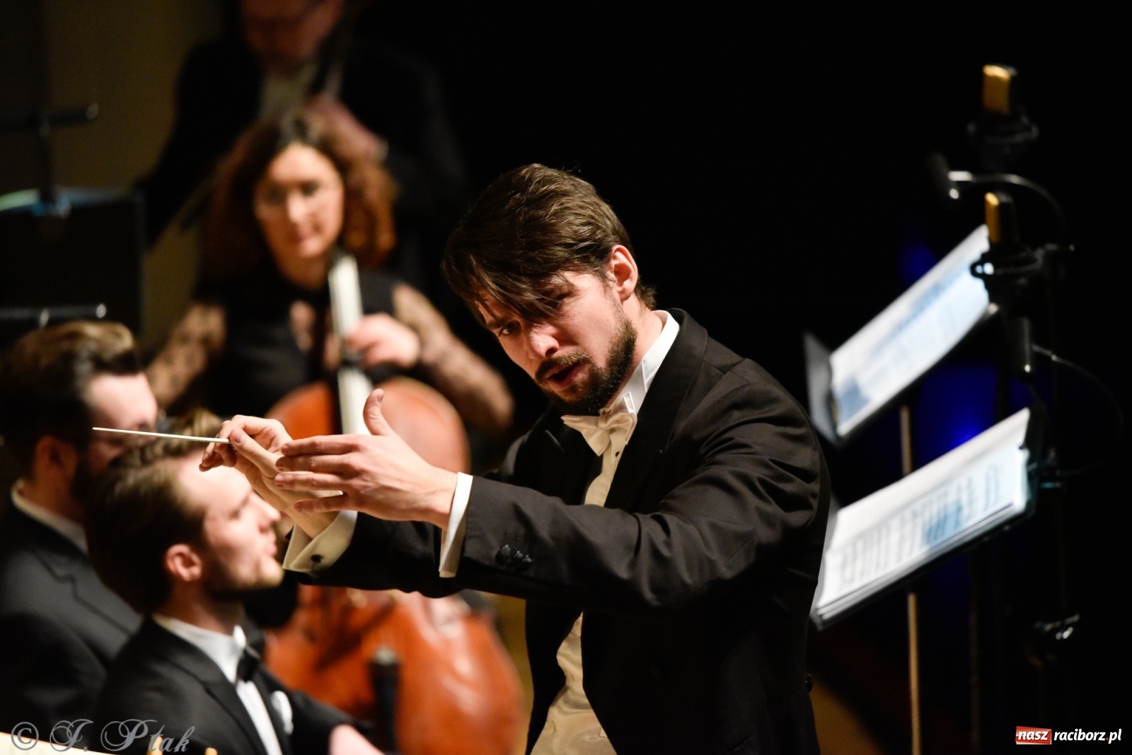 Zdjęcie w galerii na portalu naszraciborz.pl: Muzyka aniołów - prapremiera utworu Adama Wesołowskiego w Raciborzu [FOTO i WIDEO] wiadomości z regionu
