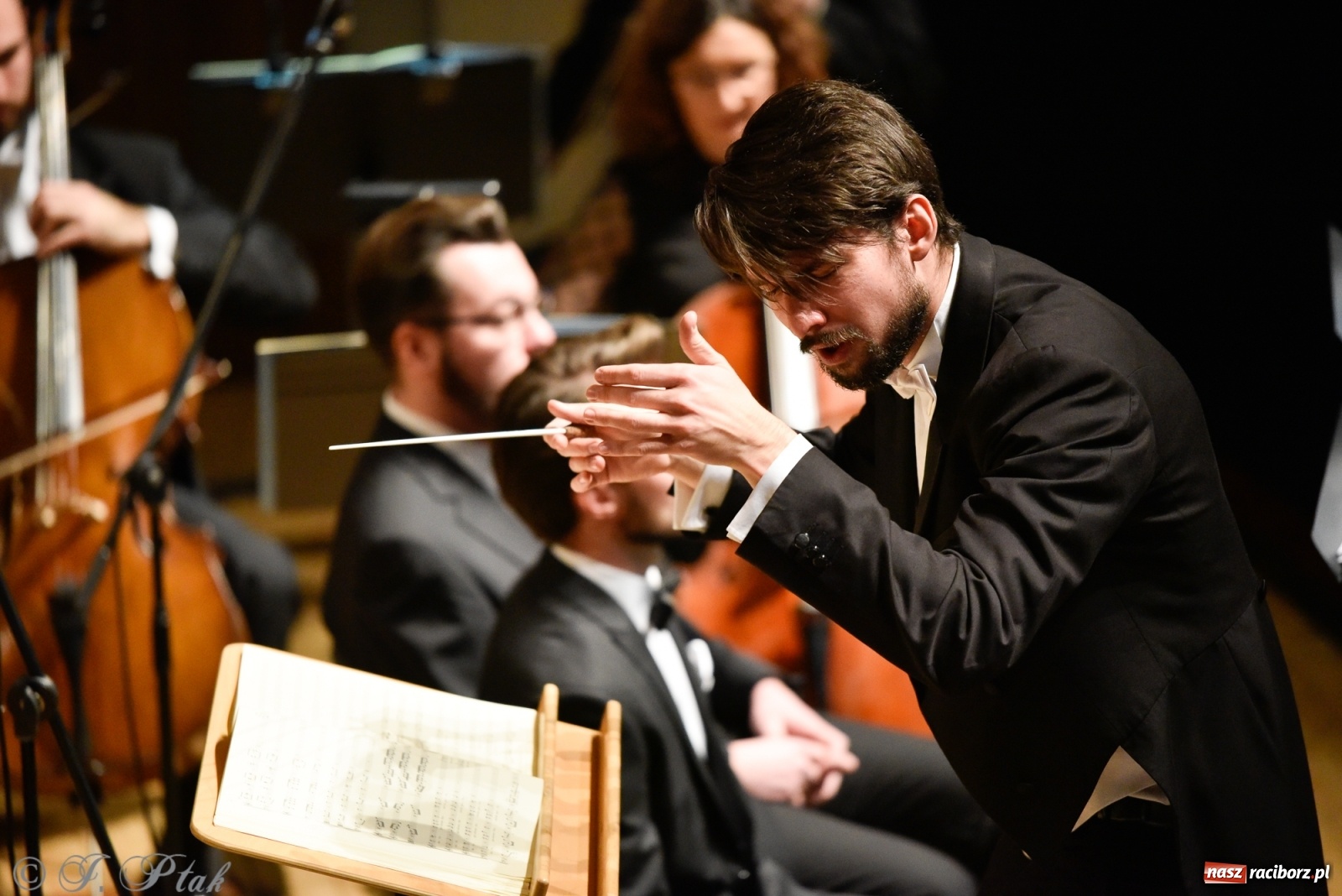 Zdjęcie w galerii na portalu naszraciborz.pl: Muzyka aniołów - prapremiera utworu Adama Wesołowskiego w Raciborzu [FOTO i WIDEO] wiadomości z regionu