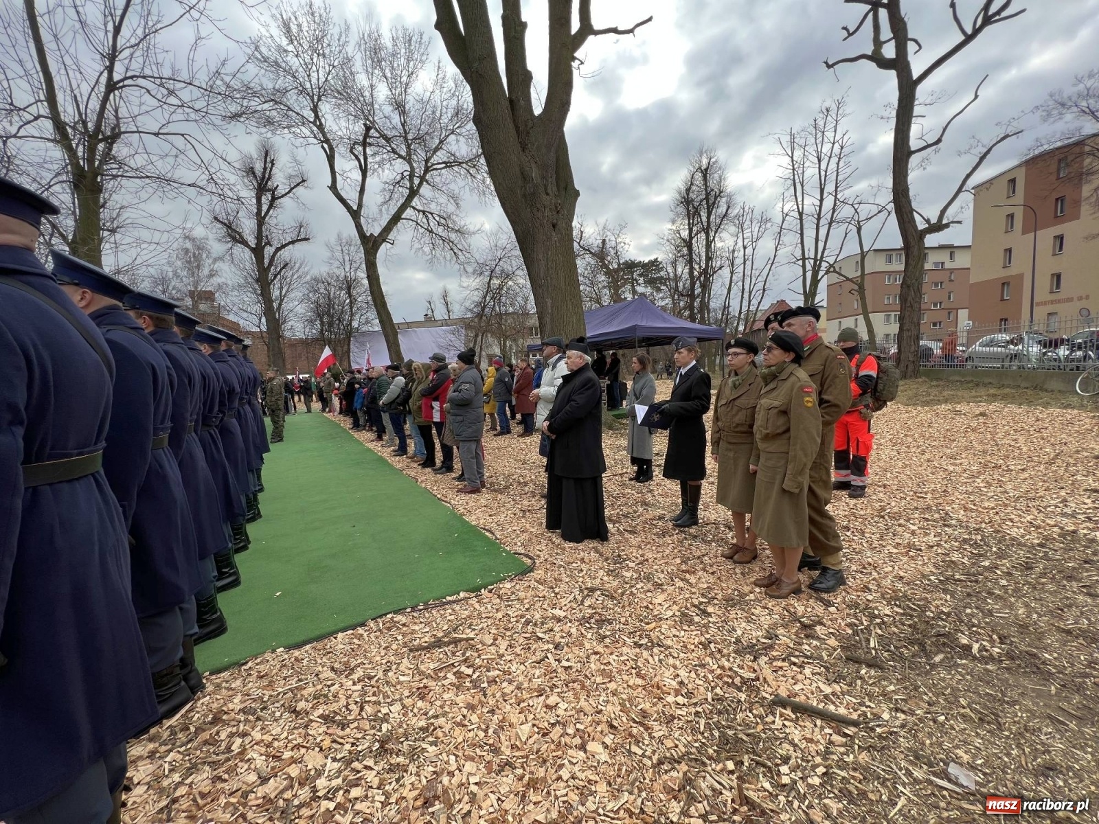 Zdjęcie w galerii na portalu naszraciborz.pl: Jeszcze nie pusty grób - przy Zakładzie Karnym odsłonięto Pomnik Żołnierzy Wyklętych [FOTO i WIDEO] wiadomości z regionu
