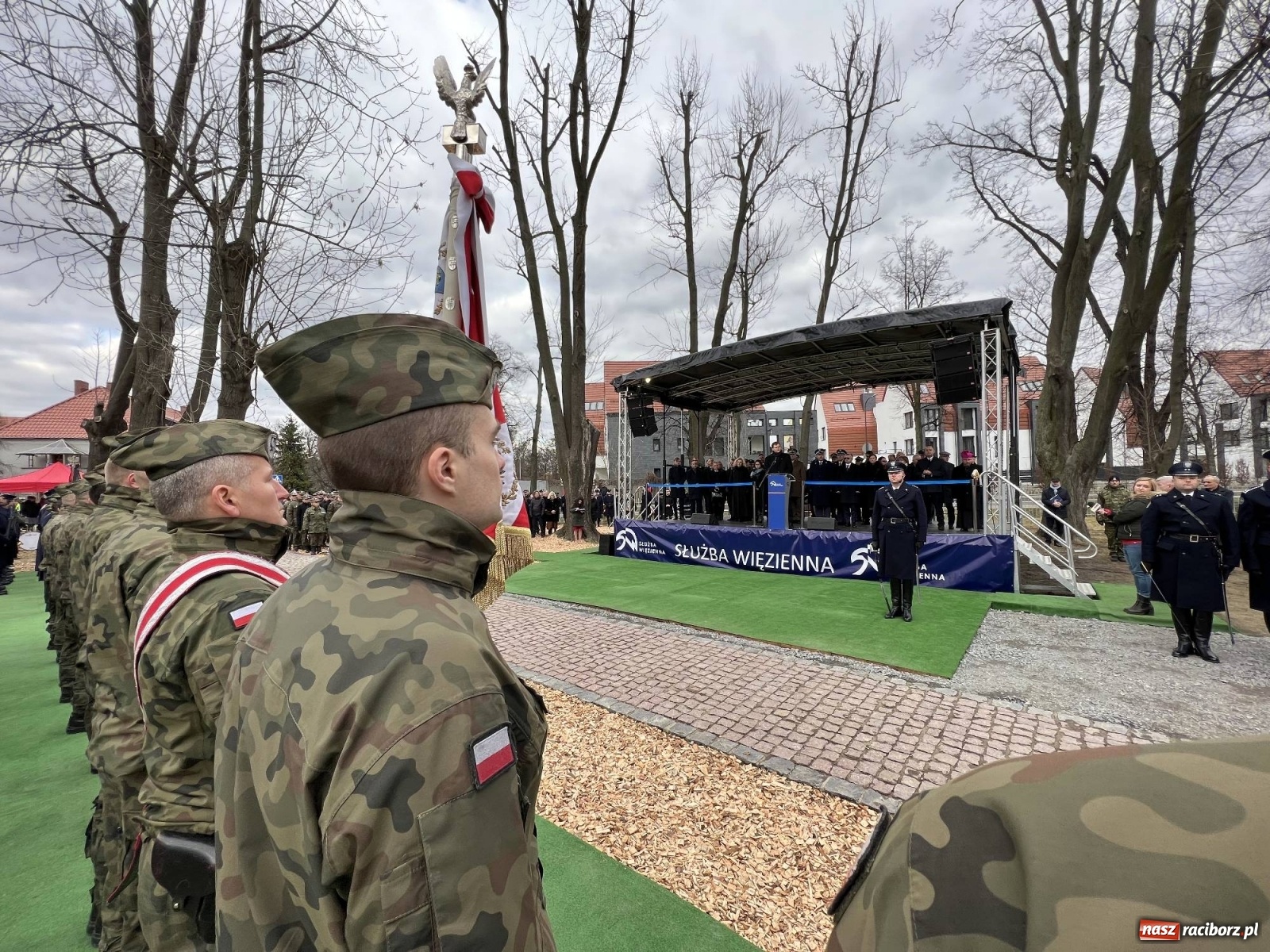 Zdjęcie w galerii na portalu naszraciborz.pl: Jeszcze nie pusty grób - przy Zakładzie Karnym odsłonięto Pomnik Żołnierzy Wyklętych [FOTO i WIDEO] wiadomości z regionu