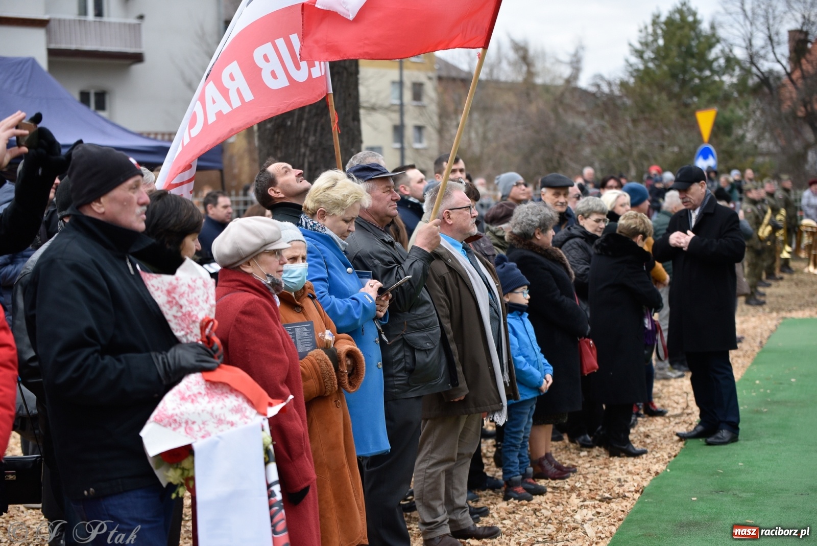 Zdjęcie w galerii na portalu naszraciborz.pl: Jeszcze nie pusty grób - przy Zakładzie Karnym odsłonięto Pomnik Żołnierzy Wyklętych [FOTO i WIDEO] wiadomości z regionu