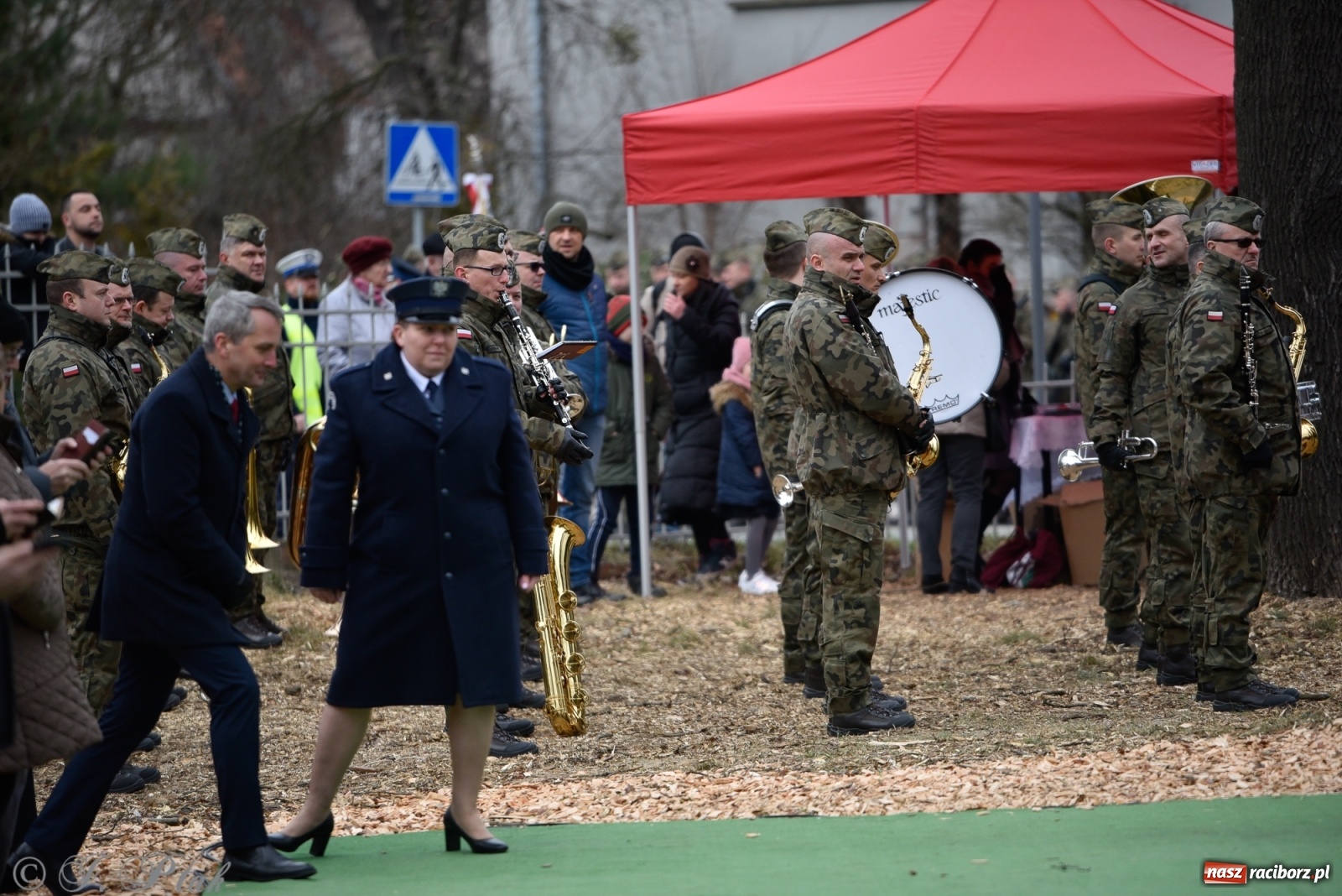 Zdjęcie w galerii na portalu naszraciborz.pl: Jeszcze nie pusty grób - przy Zakładzie Karnym odsłonięto Pomnik Żołnierzy Wyklętych [FOTO i WIDEO] wiadomości z regionu