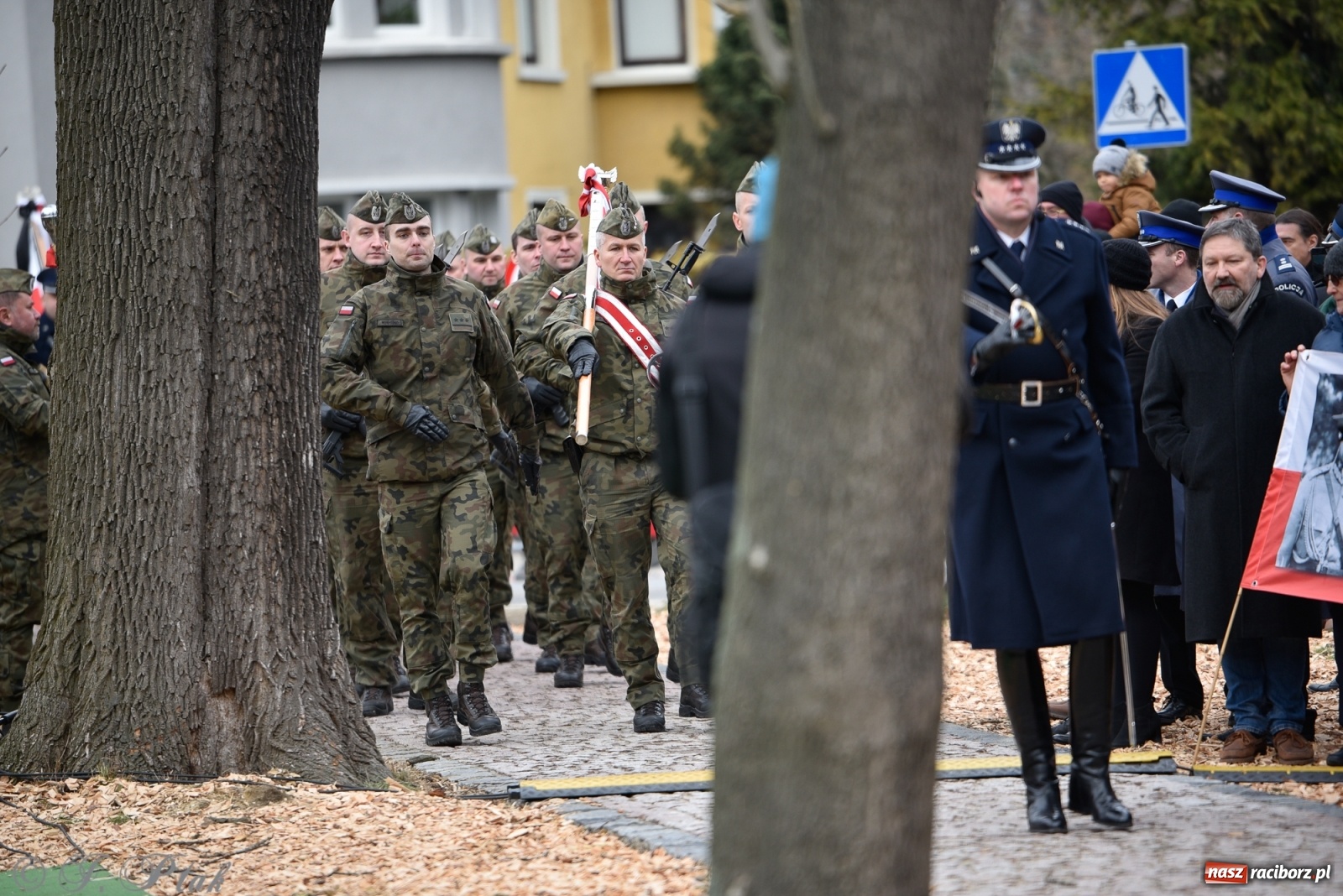 Zdjęcie w galerii na portalu naszraciborz.pl: Jeszcze nie pusty grób - przy Zakładzie Karnym odsłonięto Pomnik Żołnierzy Wyklętych [FOTO i WIDEO] wiadomości z regionu