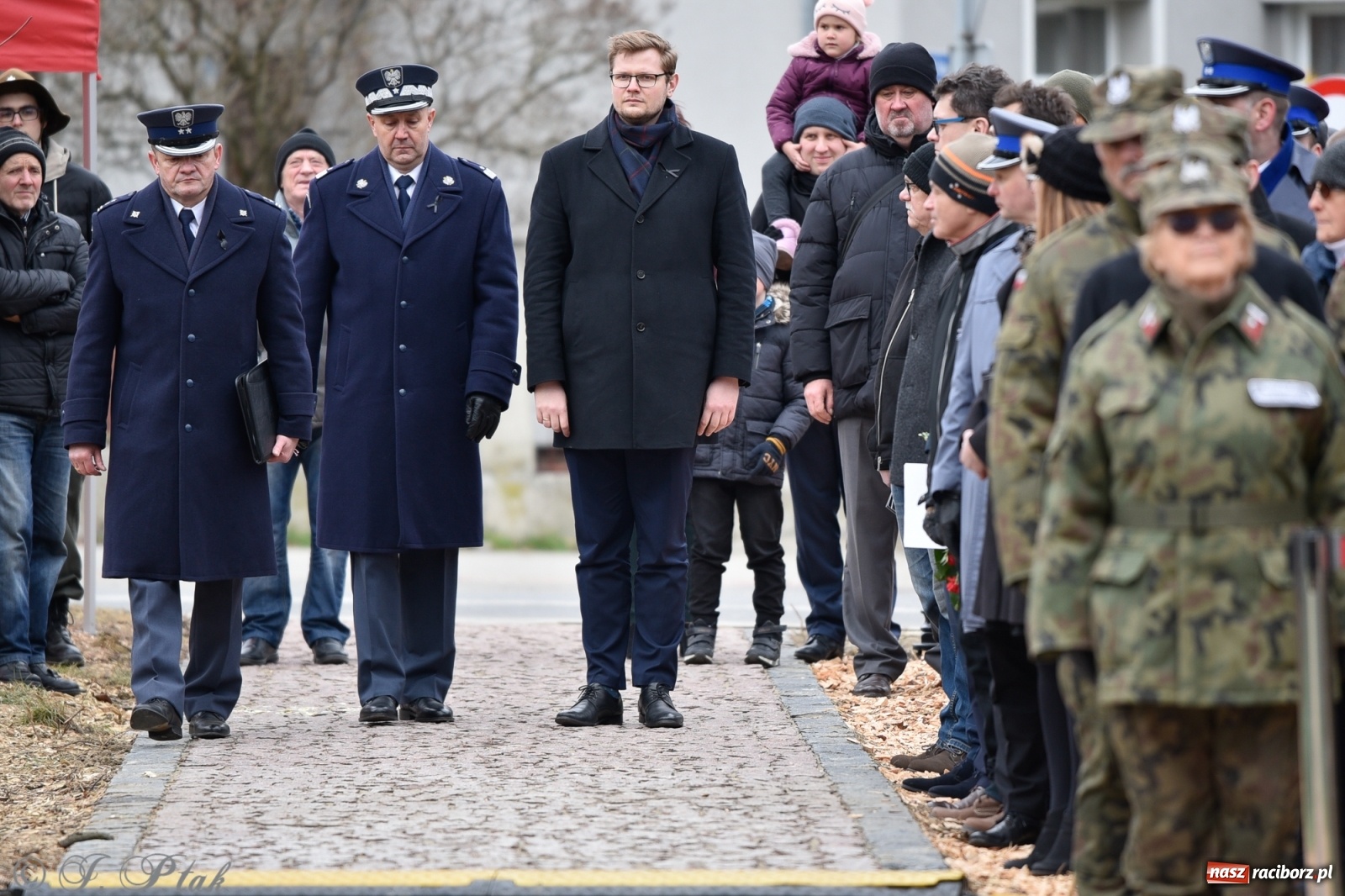 Zdjęcie w galerii na portalu naszraciborz.pl: Jeszcze nie pusty grób - przy Zakładzie Karnym odsłonięto Pomnik Żołnierzy Wyklętych [FOTO i WIDEO] wiadomości z regionu