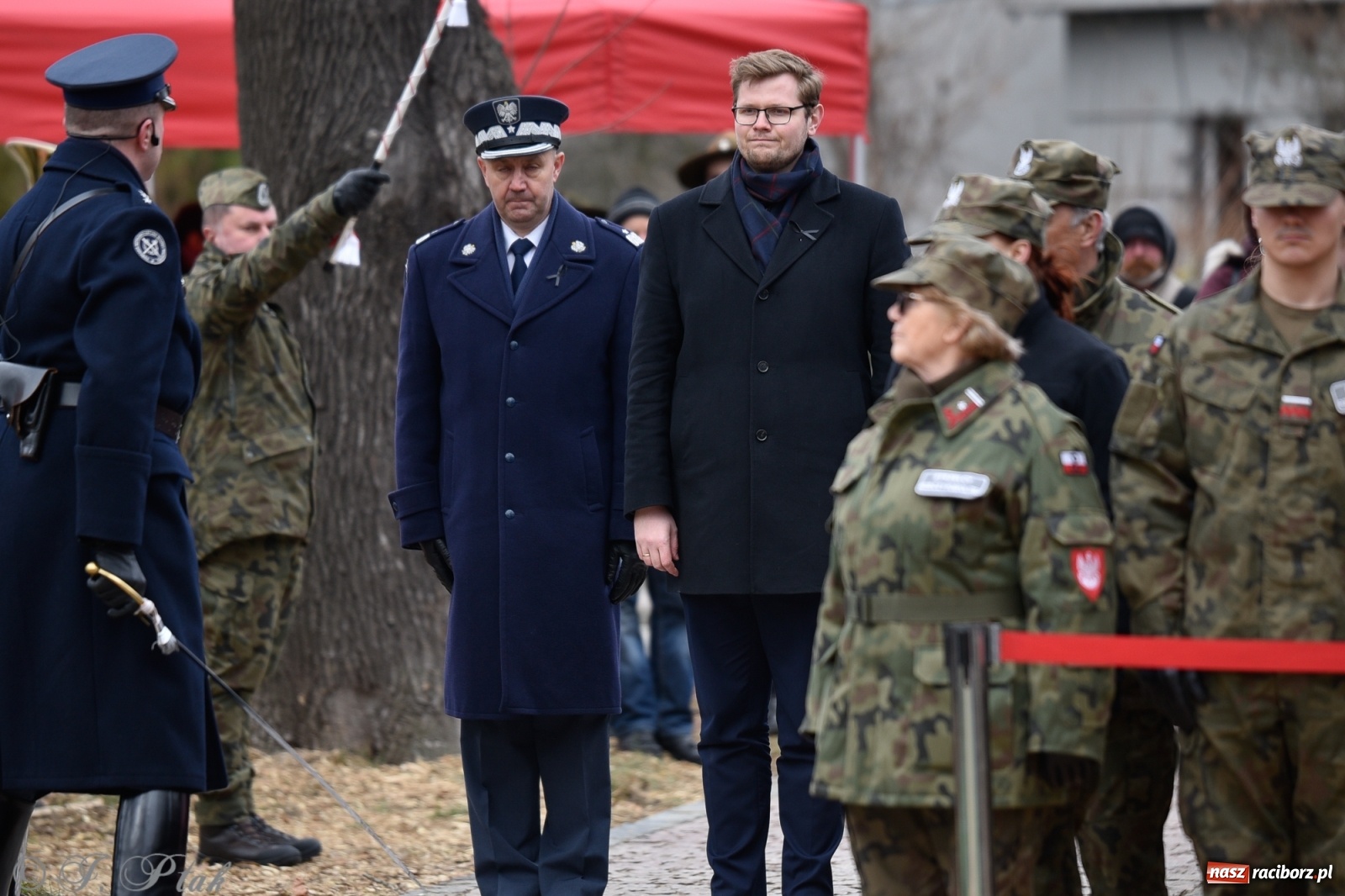 Zdjęcie w galerii na portalu naszraciborz.pl: Jeszcze nie pusty grób - przy Zakładzie Karnym odsłonięto Pomnik Żołnierzy Wyklętych [FOTO i WIDEO] wiadomości z regionu