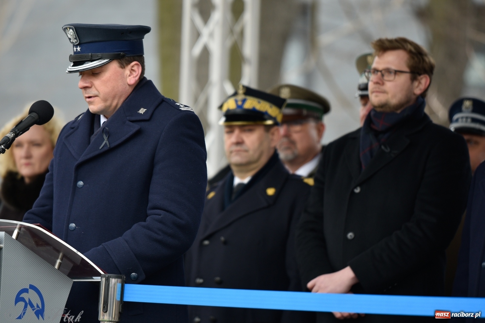 Zdjęcie w galerii na portalu naszraciborz.pl: Jeszcze nie pusty grób - przy Zakładzie Karnym odsłonięto Pomnik Żołnierzy Wyklętych [FOTO i WIDEO] wiadomości z regionu