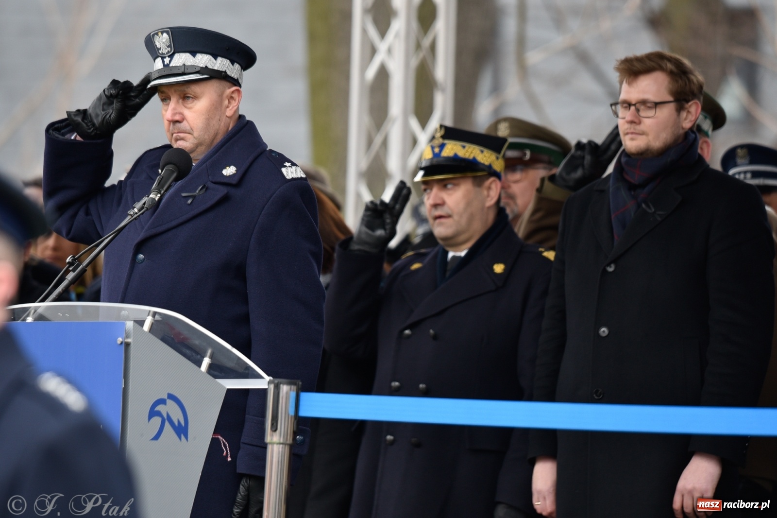 Zdjęcie w galerii na portalu naszraciborz.pl: Jeszcze nie pusty grób - przy Zakładzie Karnym odsłonięto Pomnik Żołnierzy Wyklętych [FOTO i WIDEO] wiadomości z regionu