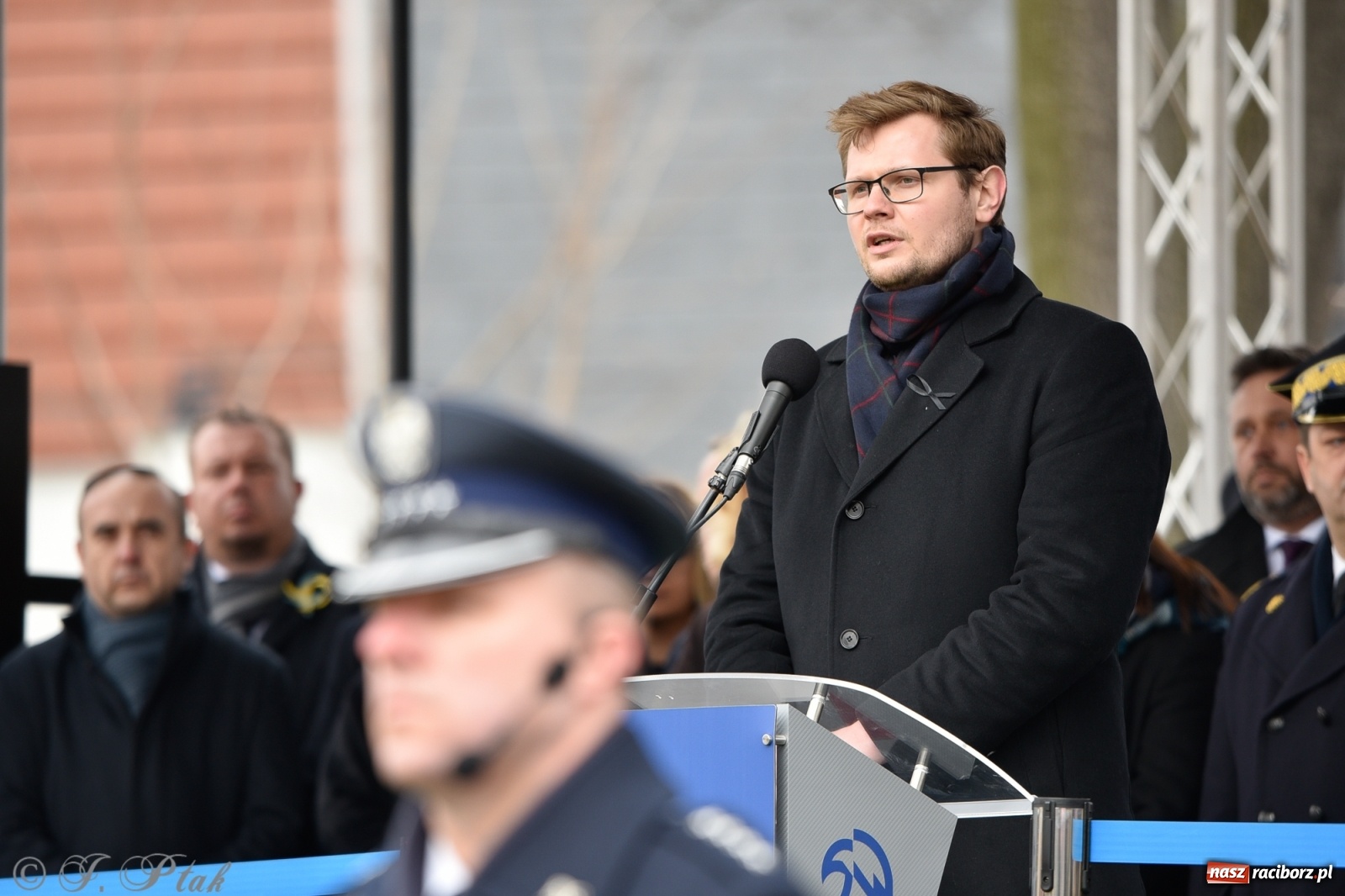Zdjęcie w galerii na portalu naszraciborz.pl: Jeszcze nie pusty grób - przy Zakładzie Karnym odsłonięto Pomnik Żołnierzy Wyklętych [FOTO i WIDEO] wiadomości z regionu
