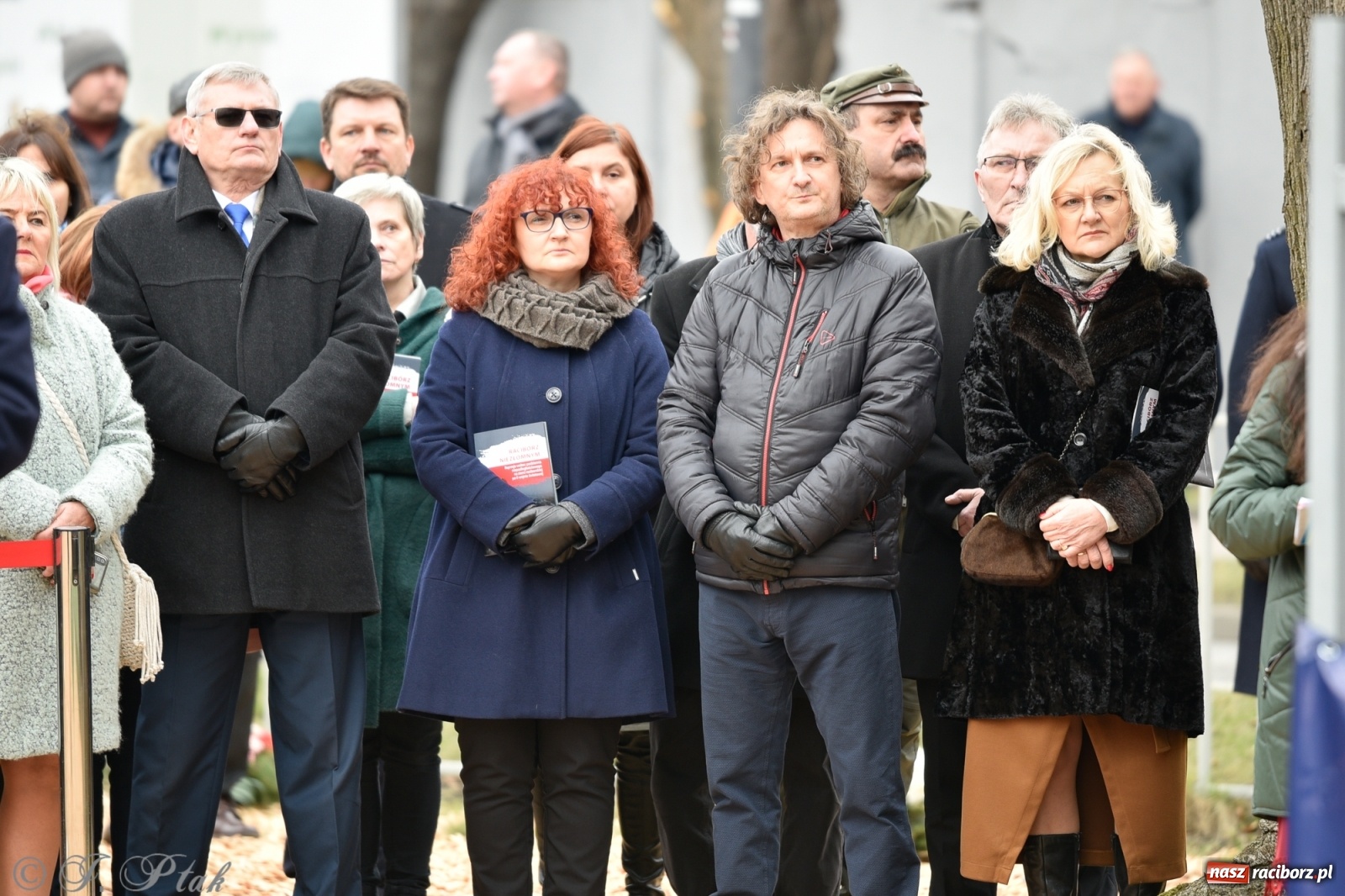 Zdjęcie w galerii na portalu naszraciborz.pl: Jeszcze nie pusty grób - przy Zakładzie Karnym odsłonięto Pomnik Żołnierzy Wyklętych [FOTO i WIDEO] wiadomości z regionu