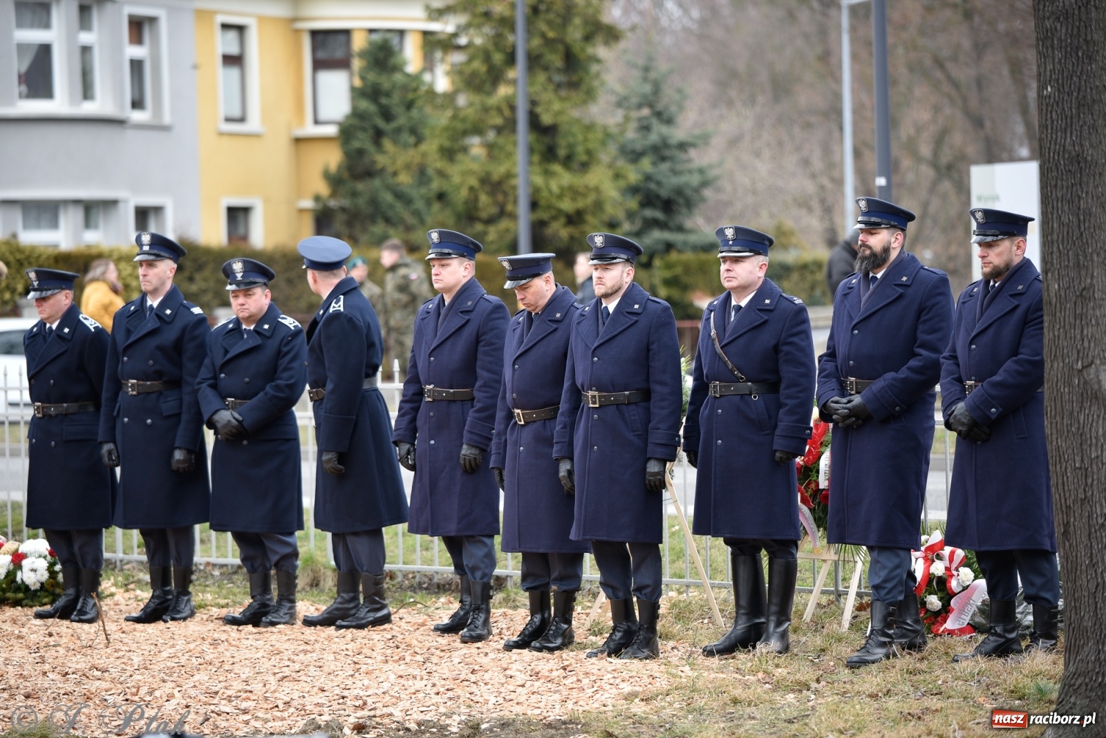 Zdjęcie w galerii na portalu naszraciborz.pl: Jeszcze nie pusty grób - przy Zakładzie Karnym odsłonięto Pomnik Żołnierzy Wyklętych [FOTO i WIDEO] wiadomości z regionu
