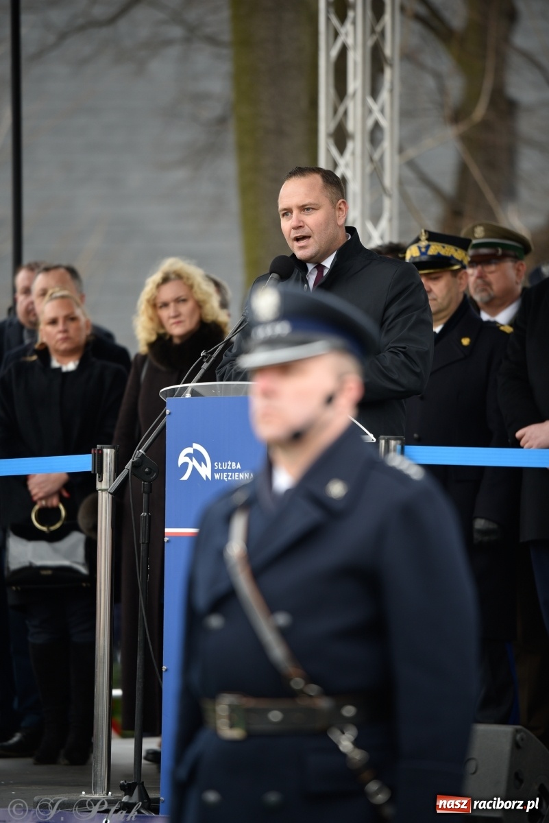Zdjęcie w galerii na portalu naszraciborz.pl: Jeszcze nie pusty grób - przy Zakładzie Karnym odsłonięto Pomnik Żołnierzy Wyklętych [FOTO i WIDEO] wiadomości z regionu