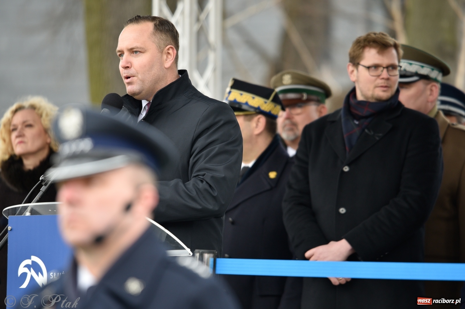 Zdjęcie w galerii na portalu naszraciborz.pl: Jeszcze nie pusty grób - przy Zakładzie Karnym odsłonięto Pomnik Żołnierzy Wyklętych [FOTO i WIDEO] wiadomości z regionu