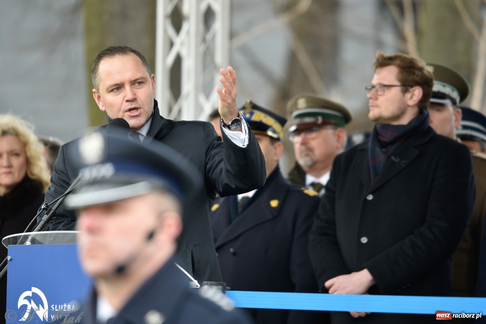 Zdjęcie w galerii na portalu naszraciborz.pl: Jeszcze nie pusty grób - przy Zakładzie Karnym odsłonięto Pomnik Żołnierzy Wyklętych [FOTO i WIDEO] wiadomości z regionu