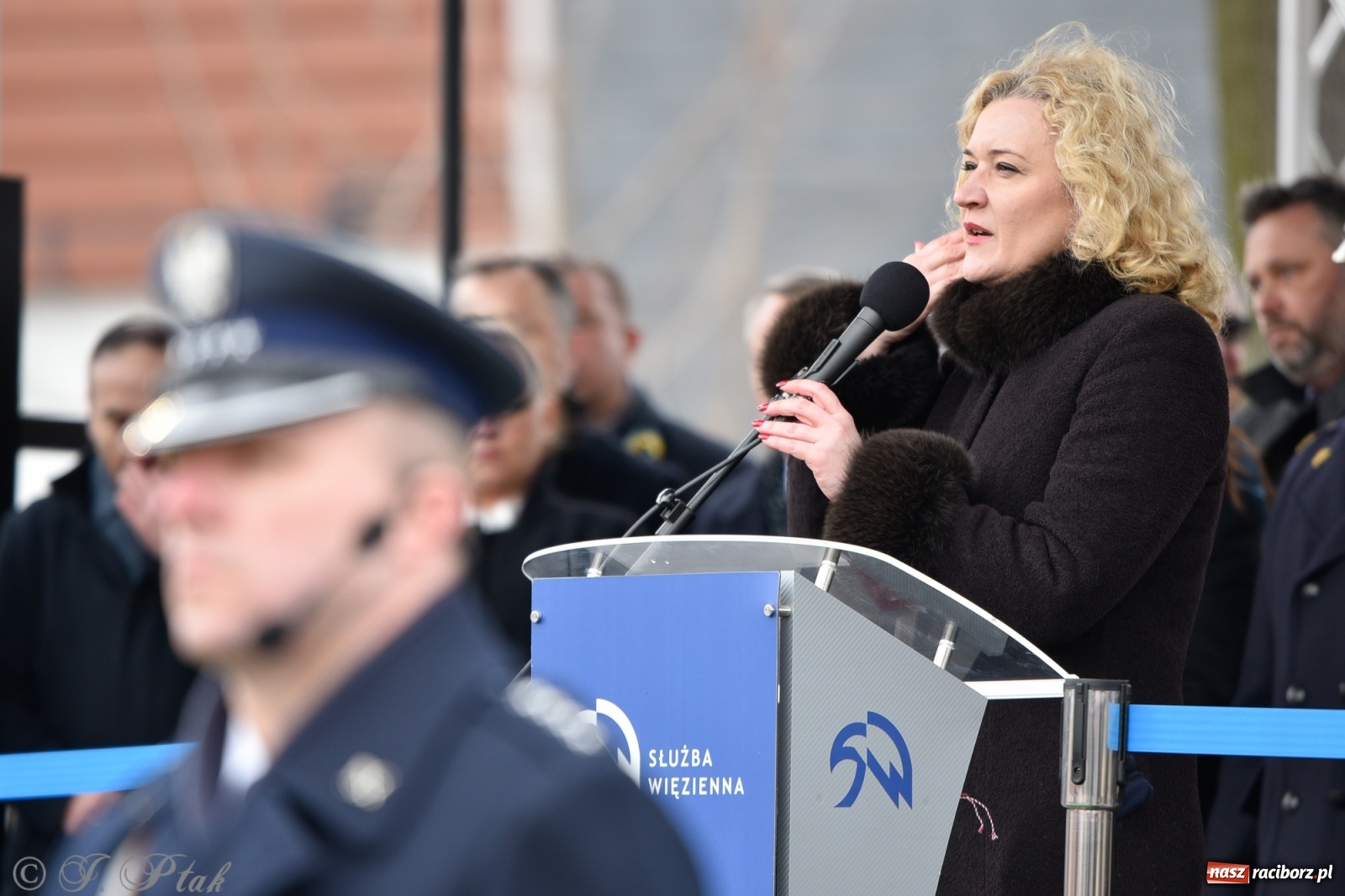 Zdjęcie w galerii na portalu naszraciborz.pl: Jeszcze nie pusty grób - przy Zakładzie Karnym odsłonięto Pomnik Żołnierzy Wyklętych [FOTO i WIDEO] wiadomości z regionu