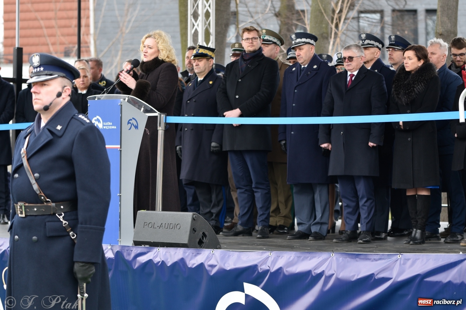 Zdjęcie w galerii na portalu naszraciborz.pl: Jeszcze nie pusty grób - przy Zakładzie Karnym odsłonięto Pomnik Żołnierzy Wyklętych [FOTO i WIDEO] wiadomości z regionu