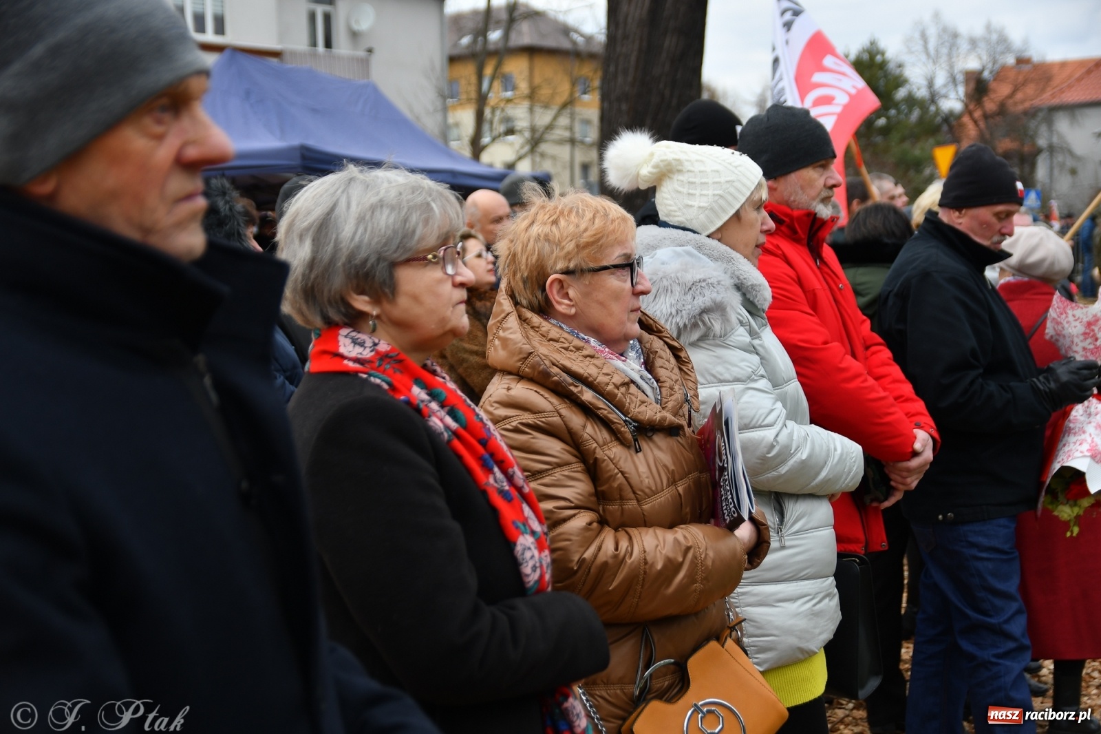 Zdjęcie w galerii na portalu naszraciborz.pl: Jeszcze nie pusty grób - przy Zakładzie Karnym odsłonięto Pomnik Żołnierzy Wyklętych [FOTO i WIDEO] wiadomości z regionu