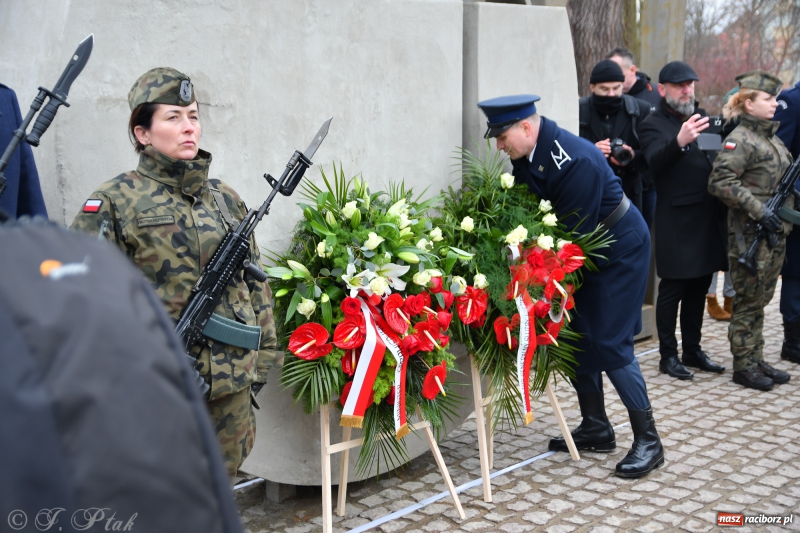 Zdjęcie w galerii na portalu naszraciborz.pl: Jeszcze nie pusty grób - przy Zakładzie Karnym odsłonięto Pomnik Żołnierzy Wyklętych [FOTO i WIDEO] wiadomości z regionu