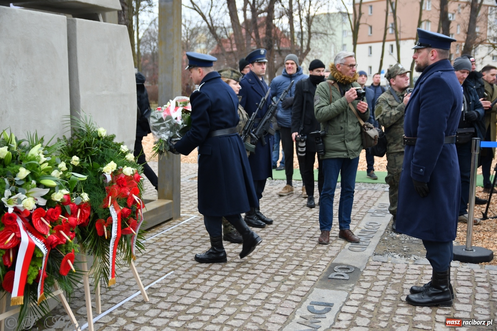Zdjęcie w galerii na portalu naszraciborz.pl: Jeszcze nie pusty grób - przy Zakładzie Karnym odsłonięto Pomnik Żołnierzy Wyklętych [FOTO i WIDEO] wiadomości z regionu
