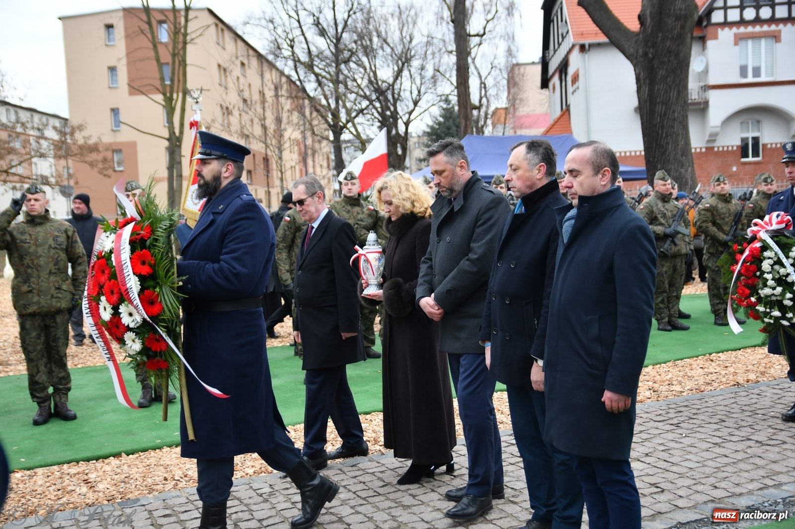 Zdjęcie w galerii na portalu naszraciborz.pl: Jeszcze nie pusty grób - przy Zakładzie Karnym odsłonięto Pomnik Żołnierzy Wyklętych [FOTO i WIDEO] wiadomości z regionu
