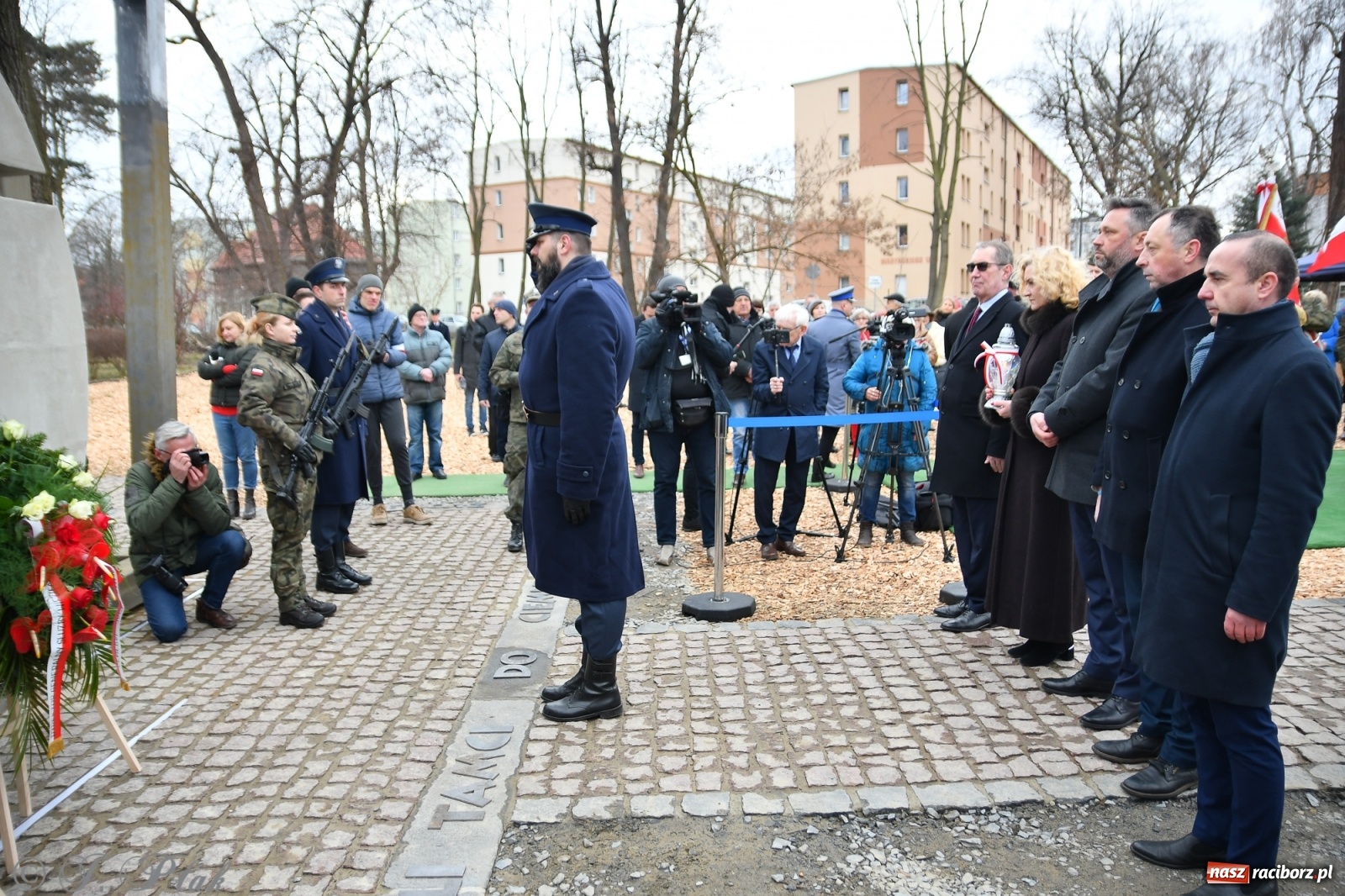 Zdjęcie w galerii na portalu naszraciborz.pl: Jeszcze nie pusty grób - przy Zakładzie Karnym odsłonięto Pomnik Żołnierzy Wyklętych [FOTO i WIDEO] wiadomości z regionu
