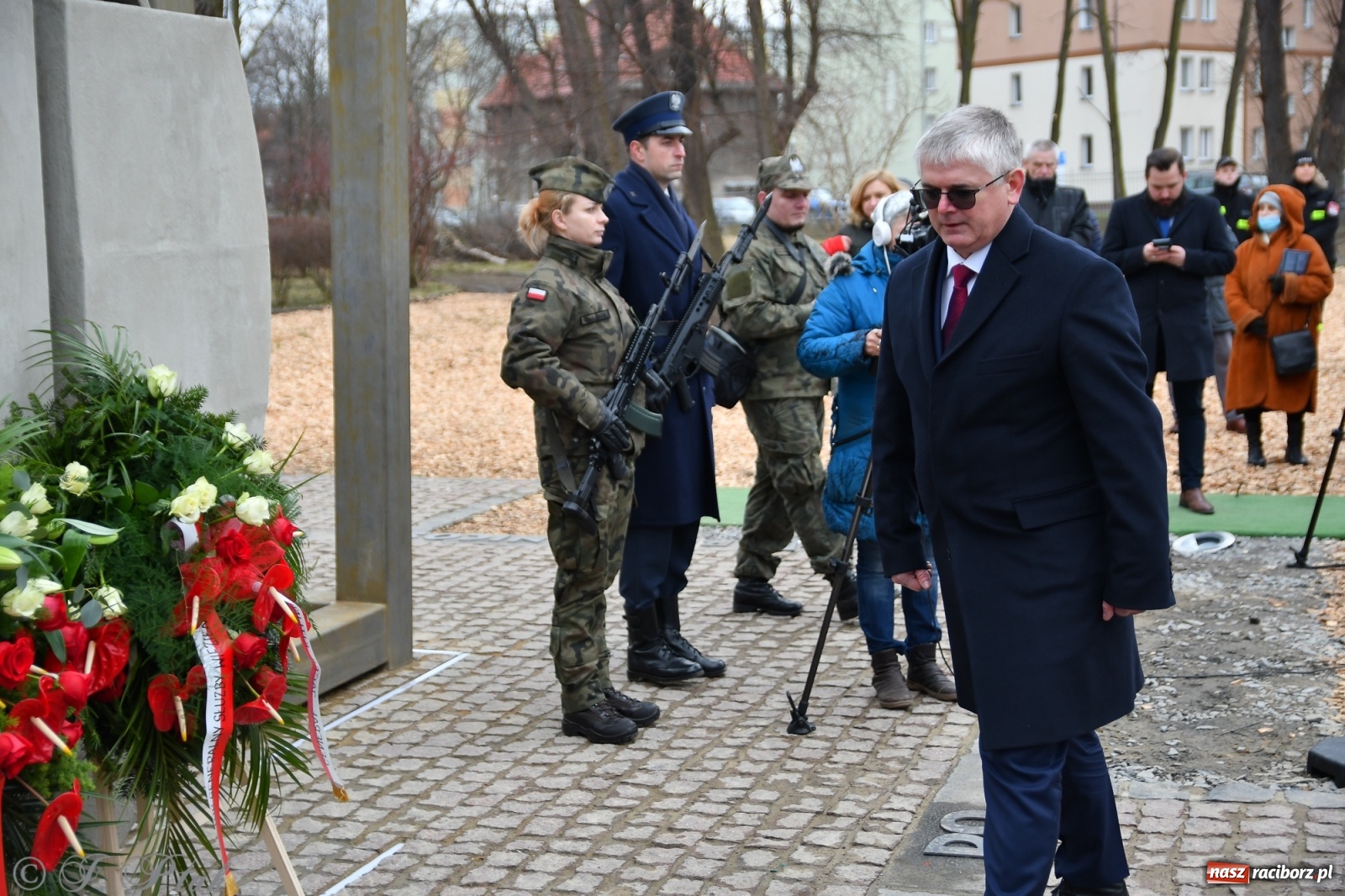 Zdjęcie w galerii na portalu naszraciborz.pl: Jeszcze nie pusty grób - przy Zakładzie Karnym odsłonięto Pomnik Żołnierzy Wyklętych [FOTO i WIDEO] wiadomości z regionu