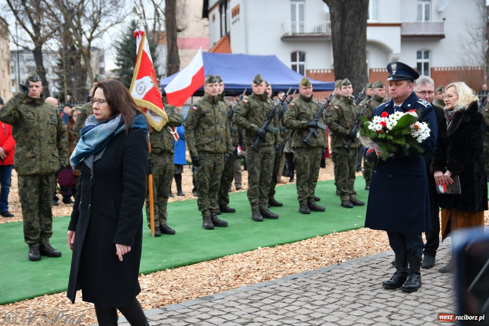 Zdjęcie w galerii na portalu naszraciborz.pl: Jeszcze nie pusty grób - przy Zakładzie Karnym odsłonięto Pomnik Żołnierzy Wyklętych [FOTO i WIDEO] wiadomości z regionu