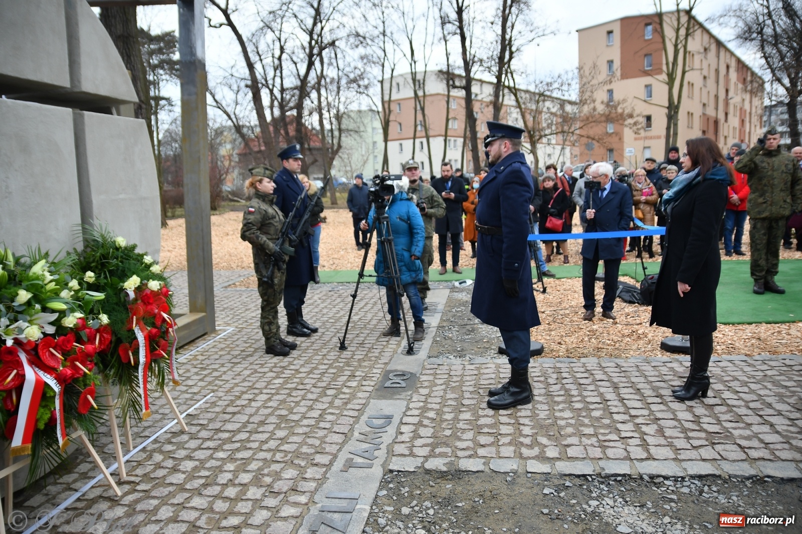 Zdjęcie w galerii na portalu naszraciborz.pl: Jeszcze nie pusty grób - przy Zakładzie Karnym odsłonięto Pomnik Żołnierzy Wyklętych [FOTO i WIDEO] wiadomości z regionu