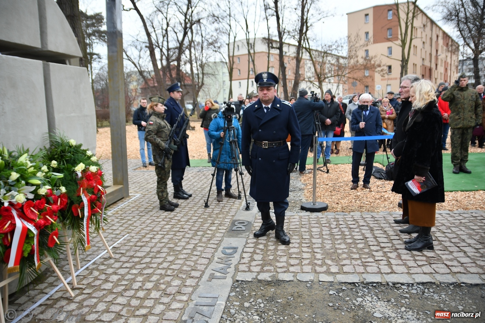 Zdjęcie w galerii na portalu naszraciborz.pl: Jeszcze nie pusty grób - przy Zakładzie Karnym odsłonięto Pomnik Żołnierzy Wyklętych [FOTO i WIDEO] wiadomości z regionu