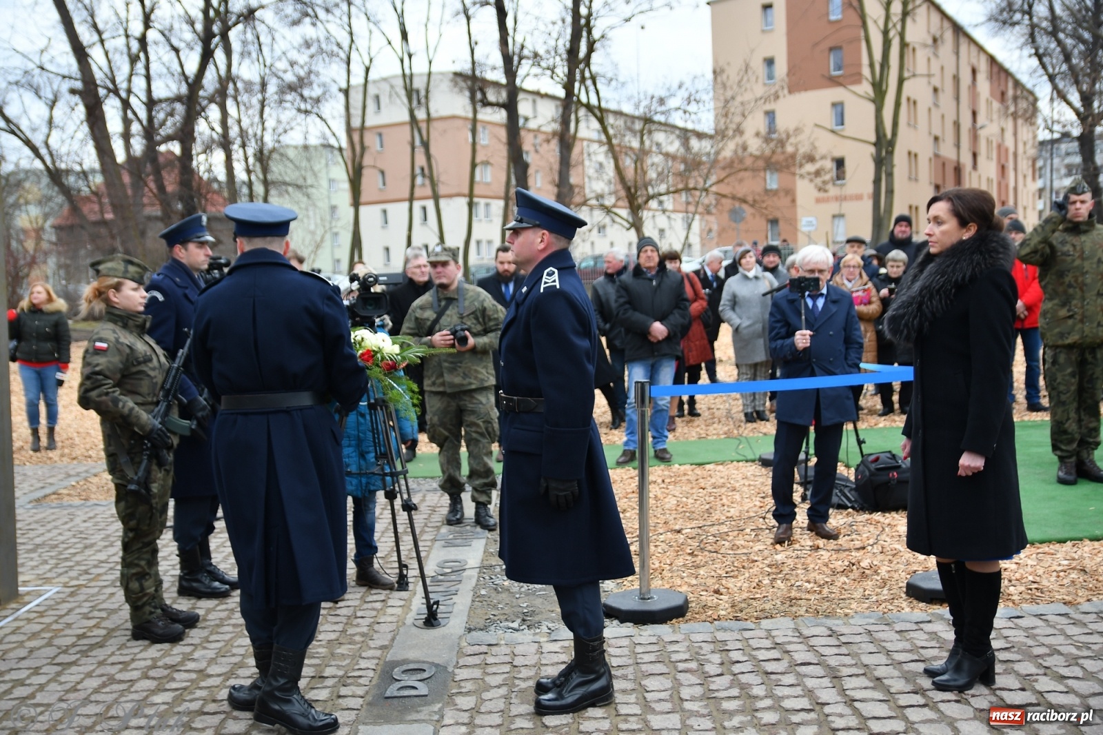 Zdjęcie w galerii na portalu naszraciborz.pl: Jeszcze nie pusty grób - przy Zakładzie Karnym odsłonięto Pomnik Żołnierzy Wyklętych [FOTO i WIDEO] wiadomości z regionu