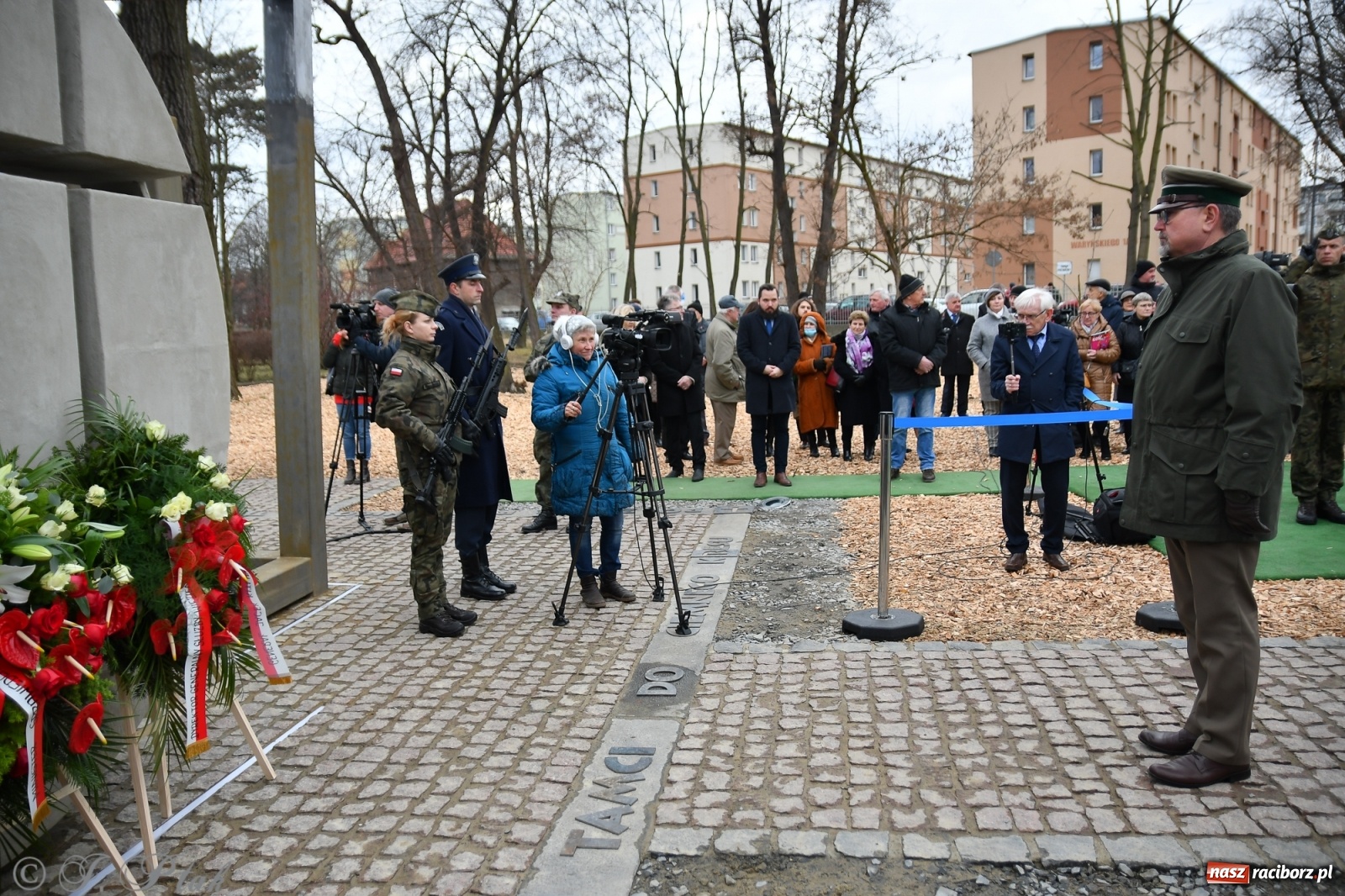 Zdjęcie w galerii na portalu naszraciborz.pl: Jeszcze nie pusty grób - przy Zakładzie Karnym odsłonięto Pomnik Żołnierzy Wyklętych [FOTO i WIDEO] wiadomości z regionu