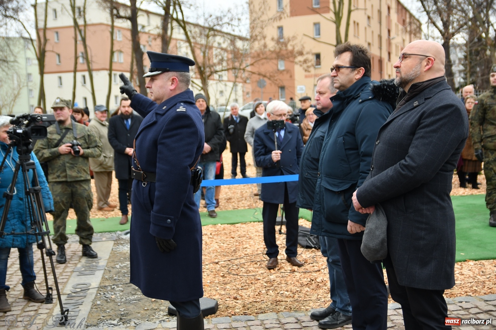 Zdjęcie w galerii na portalu naszraciborz.pl: Jeszcze nie pusty grób - przy Zakładzie Karnym odsłonięto Pomnik Żołnierzy Wyklętych [FOTO i WIDEO] wiadomości z regionu