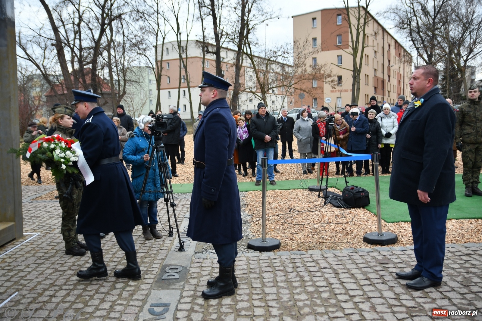 Zdjęcie w galerii na portalu naszraciborz.pl: Jeszcze nie pusty grób - przy Zakładzie Karnym odsłonięto Pomnik Żołnierzy Wyklętych [FOTO i WIDEO] wiadomości z regionu