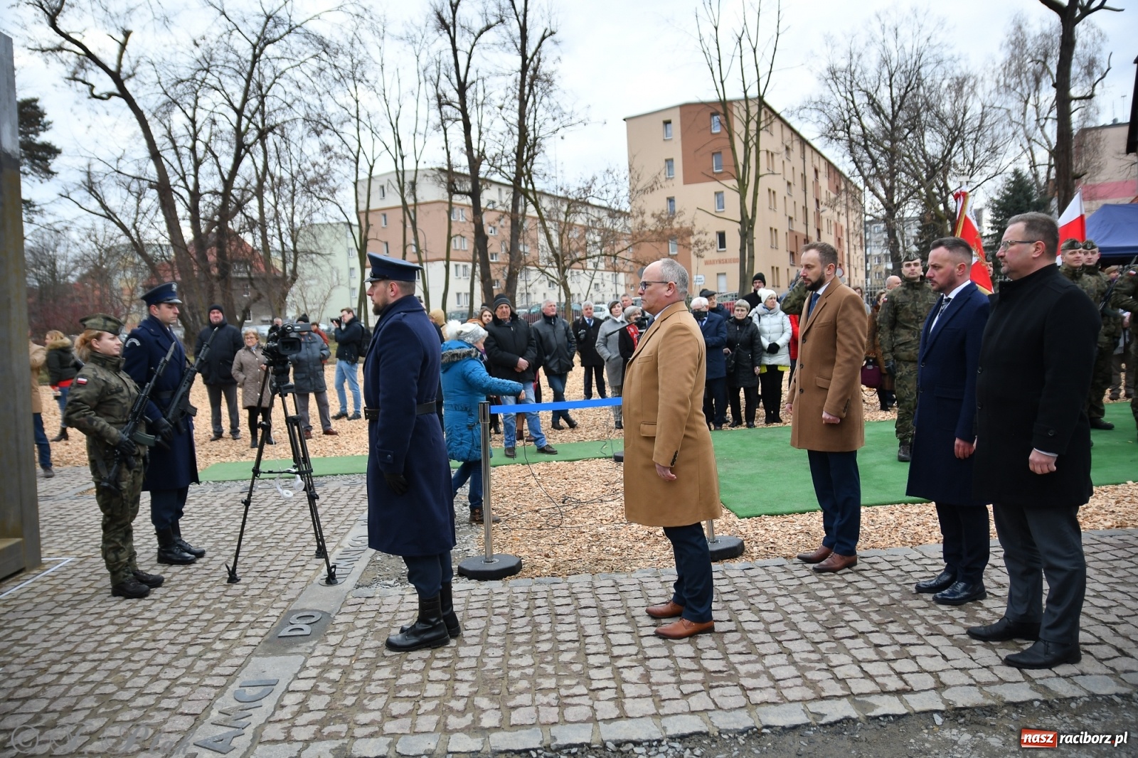 Zdjęcie w galerii na portalu naszraciborz.pl: Jeszcze nie pusty grób - przy Zakładzie Karnym odsłonięto Pomnik Żołnierzy Wyklętych [FOTO i WIDEO] wiadomości z regionu