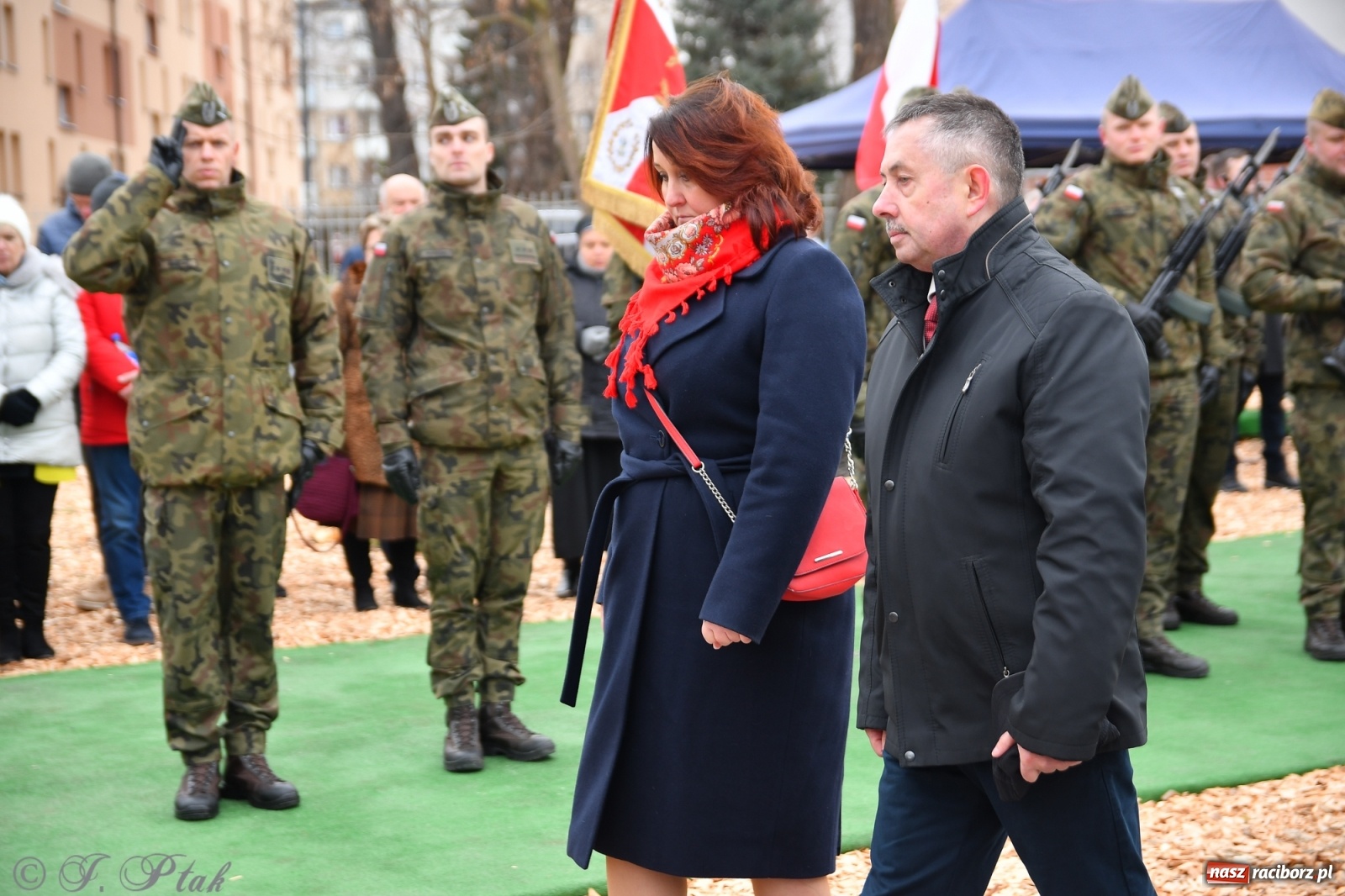 Zdjęcie w galerii na portalu naszraciborz.pl: Jeszcze nie pusty grób - przy Zakładzie Karnym odsłonięto Pomnik Żołnierzy Wyklętych [FOTO i WIDEO] wiadomości z regionu