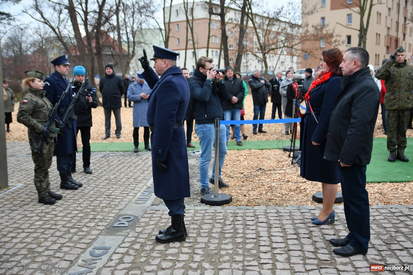 Zdjęcie w galerii na portalu naszraciborz.pl: Jeszcze nie pusty grób - przy Zakładzie Karnym odsłonięto Pomnik Żołnierzy Wyklętych [FOTO i WIDEO] wiadomości z regionu