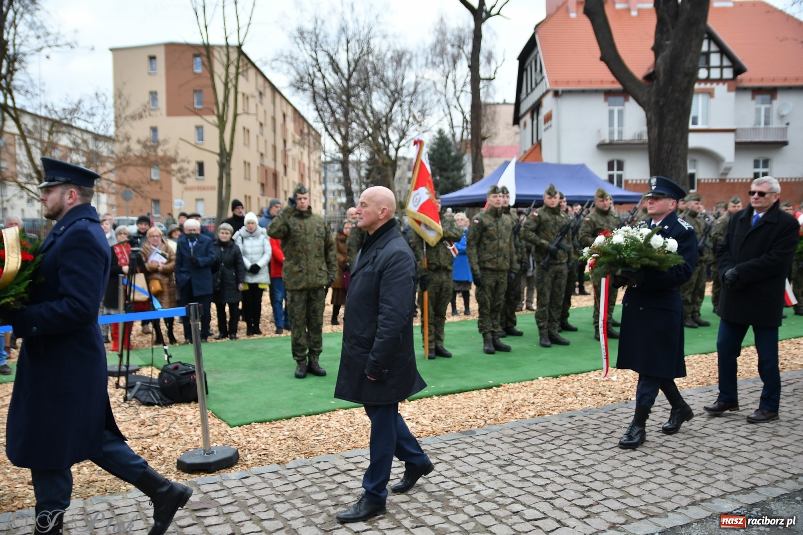 Zdjęcie w galerii na portalu naszraciborz.pl: Jeszcze nie pusty grób - przy Zakładzie Karnym odsłonięto Pomnik Żołnierzy Wyklętych [FOTO i WIDEO] wiadomości z regionu